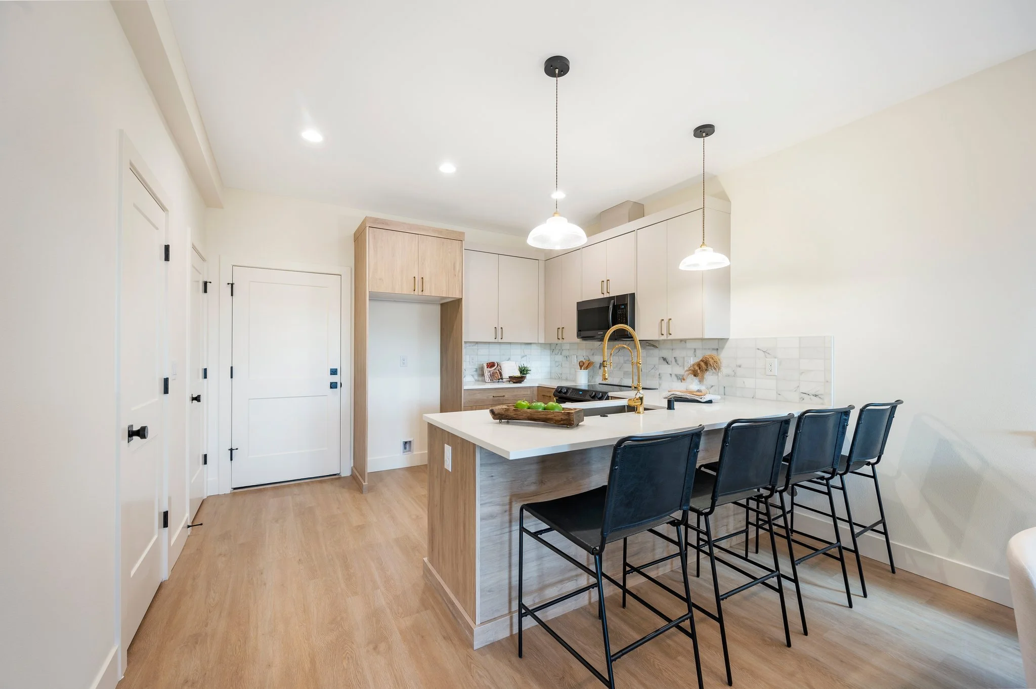 41-web-or-mls-104 E 30th St-25.jpg