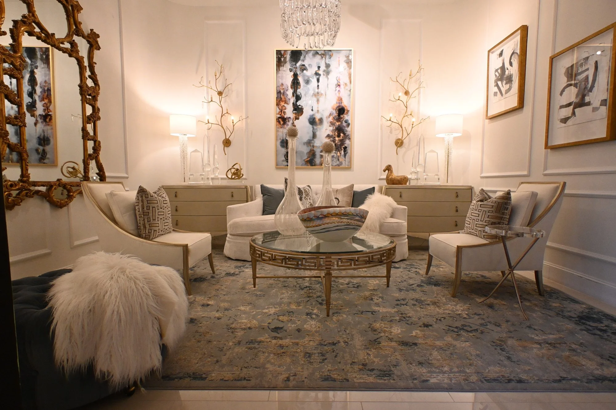 Elegant Traditional Living Room Interior Design