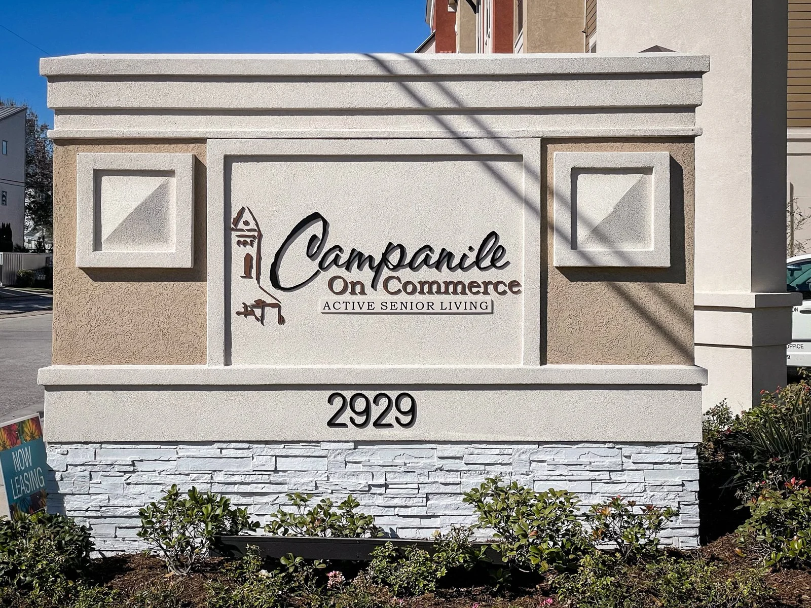 Active senior living space commercial space interior design for the common areas are designed in transitional style with blues.

