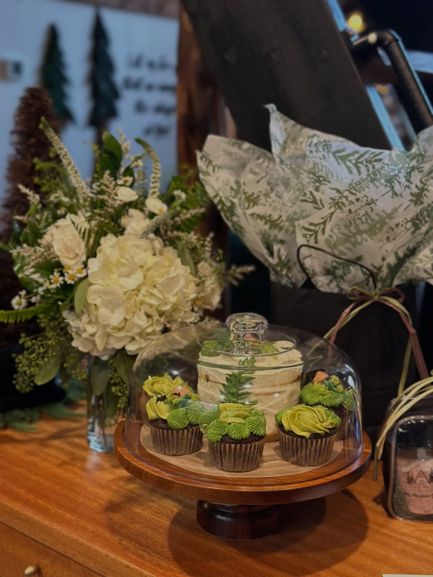 We love celebrating life&rsquo;s special moments with our guests!
Our custom woodland flower arrangements pair beautifully with our charming woodland bento cakes&mdash;creating the perfect touch of magic for birthdays, anniversaries, proposals, or an