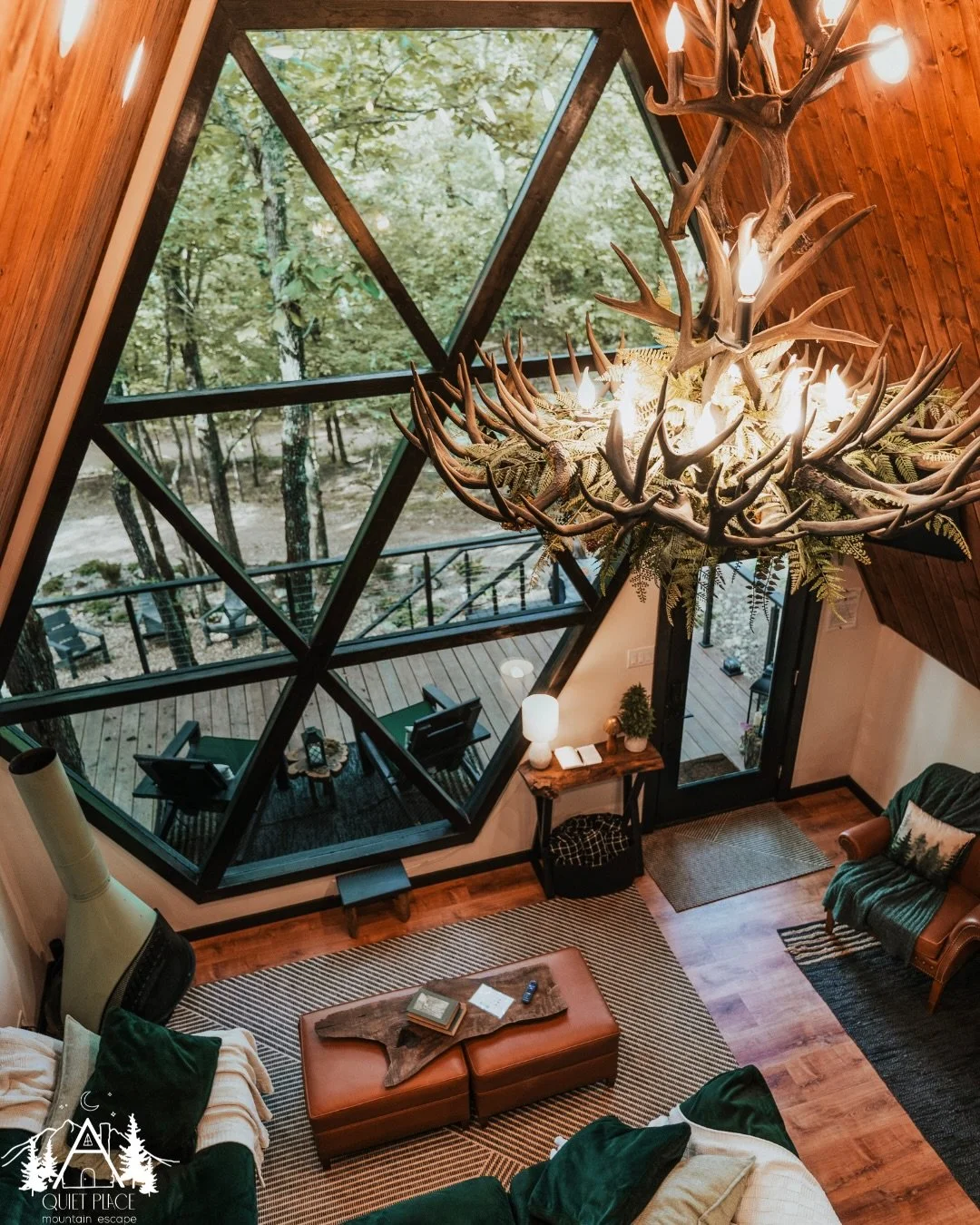 Every detail was designed to make you slow down&hellip; 🌿
From cozy mornings in bed with the trees just outside your window, to evenings gathered under warm light and natural textures&mdash;this is where comfort meets nature in the best way.
Whether