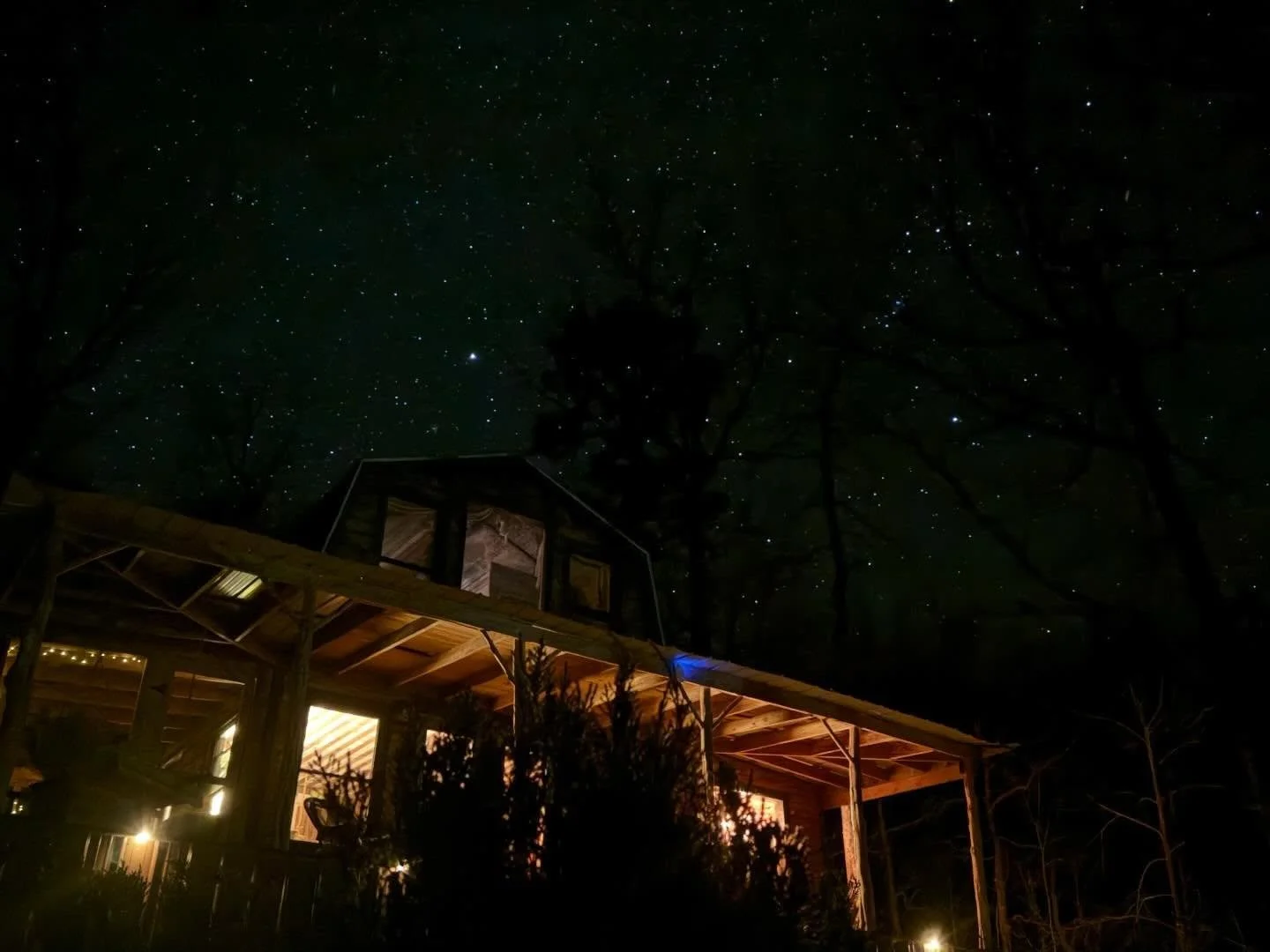 I stepped outside after setting up for three couples massages at the spa cabin this weekend&hellip; and everything was completely still.

Pitch black. No noise. Just the night sky.

And then&mdash;those stars ✨ I snapped a picture&hellip;no filter&he