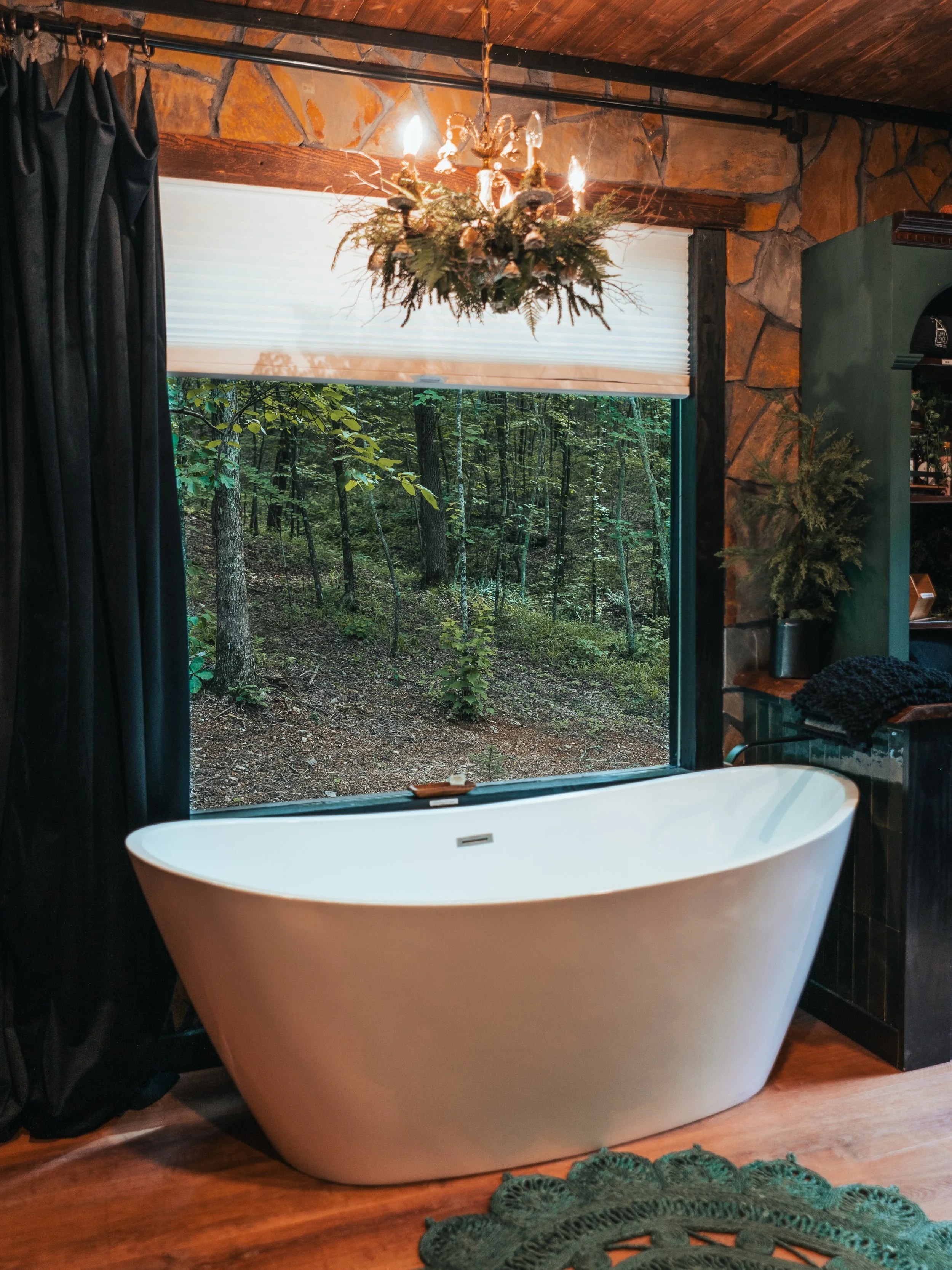 You, me, a weekend here? 
Book it

#AQuietPlaceMountainEscape
#CabinLife
#MenaArkansas
#TravelMena