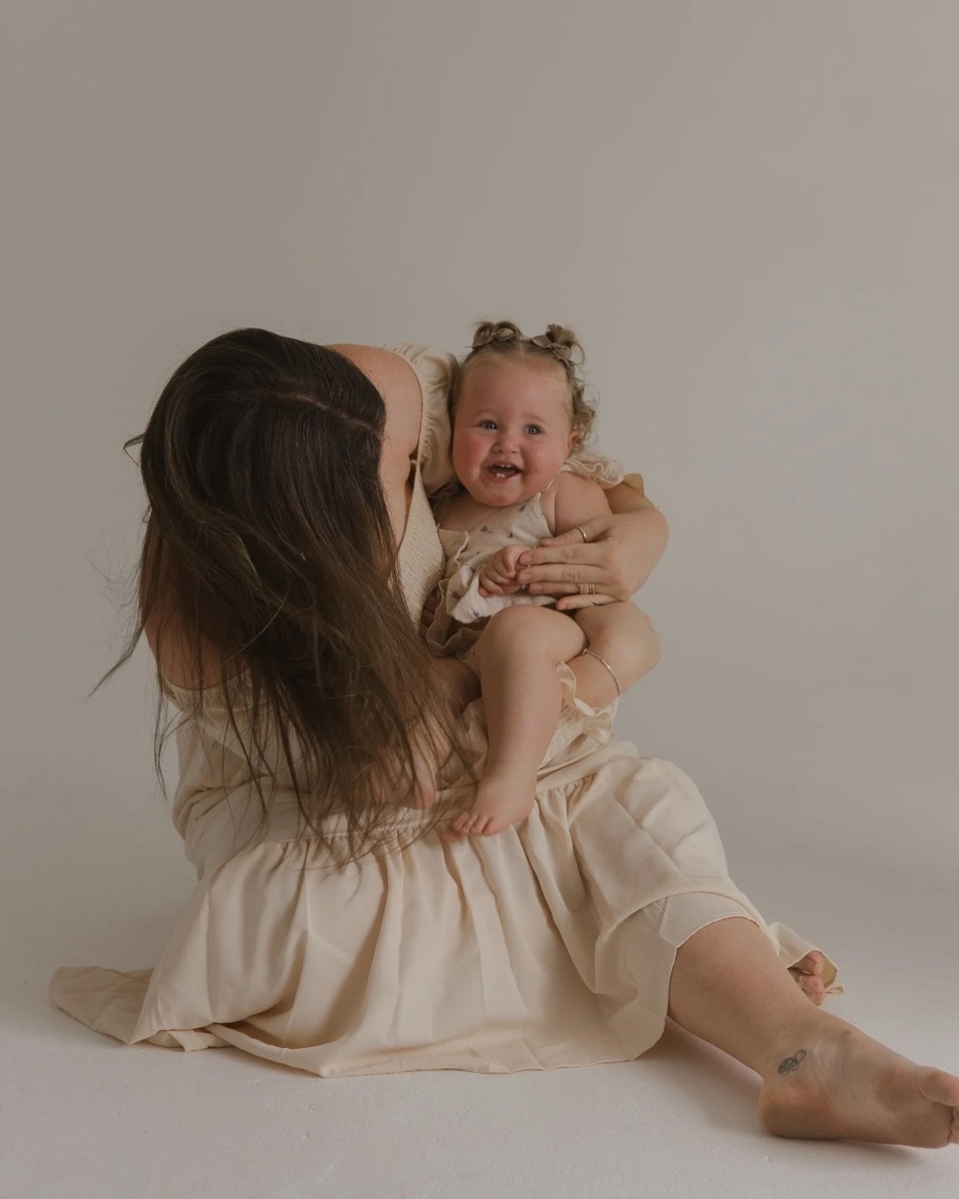 ✨ Studio Minis &ndash; Capturing the Heart &amp; Soul of Your Love ✨
Some moments are too precious to let slip away&mdash;the way your little one fits perfectly in your arms, the sound of their laughter as you hold them close, the quiet joy of simply