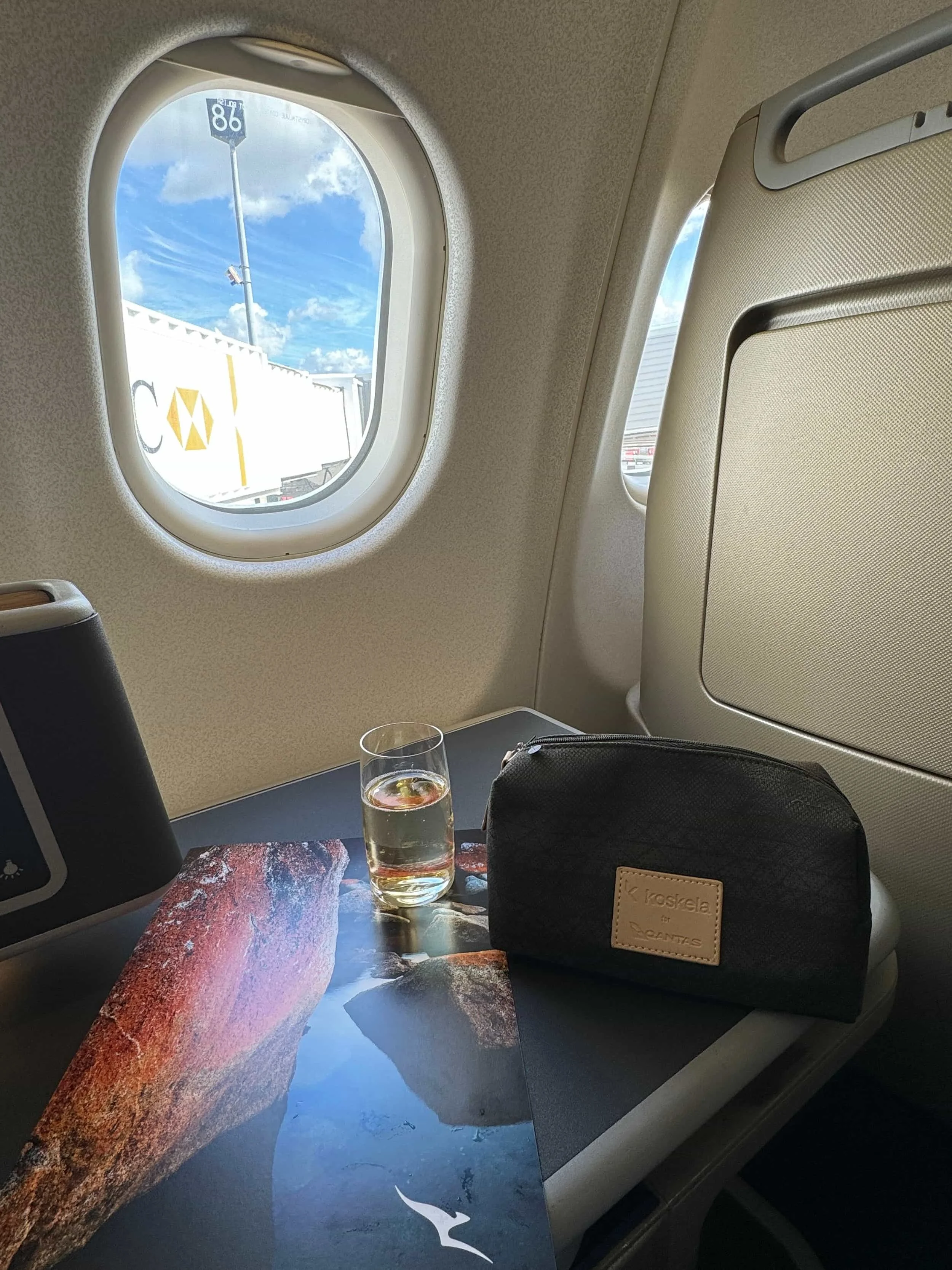 Qantas a330-200 Business class champagne