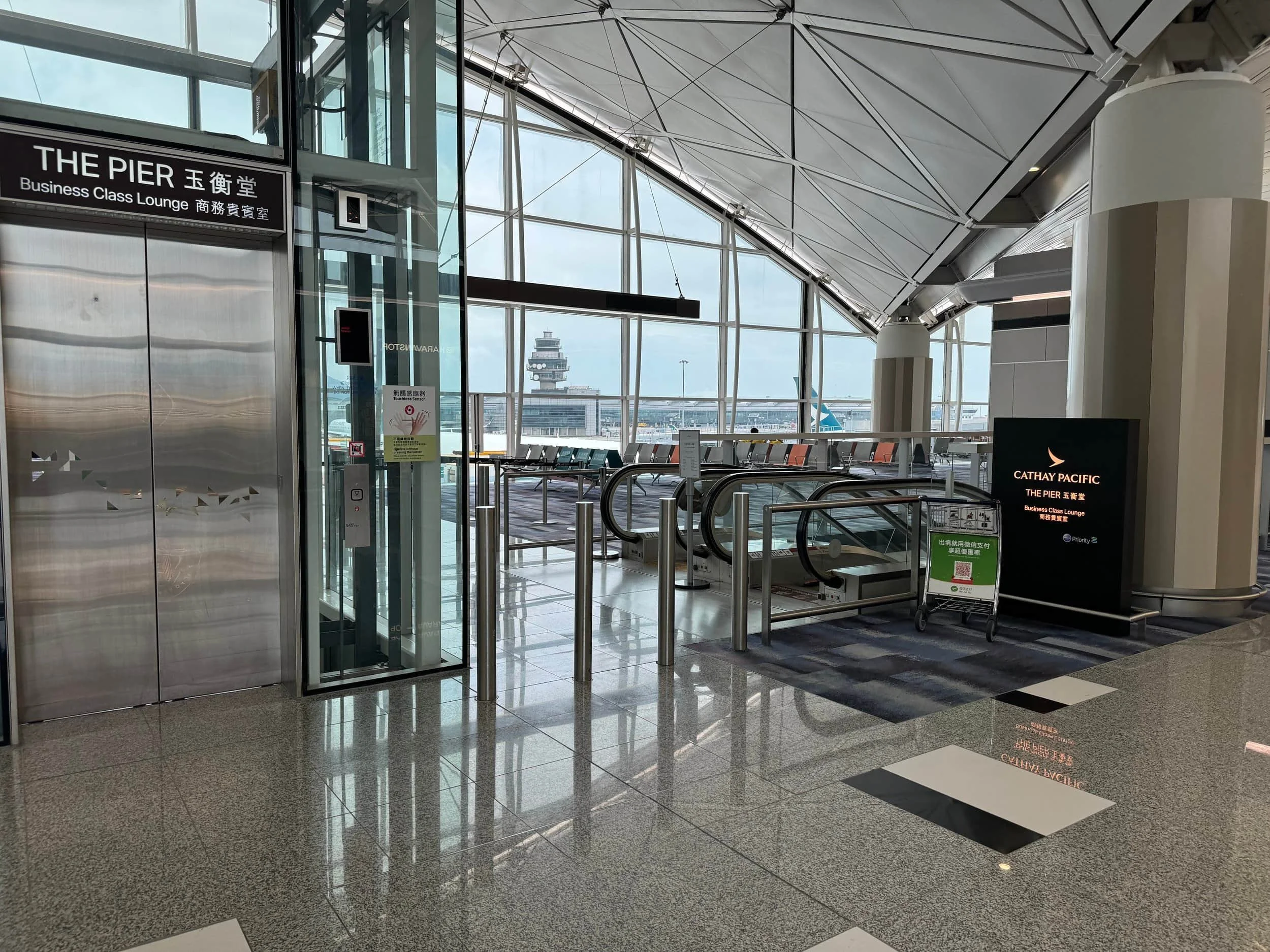 Entrance to the Cathay Pacific The Pier Business lounge