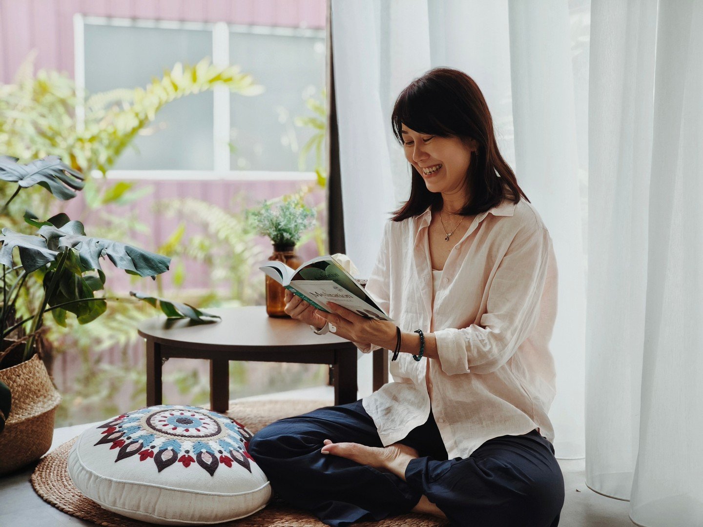 What does mindfulness mean to you?

Is it a quiet moment with yourself, a meditation, or being present? 

For Kim and York Cheng, who met while attending an 8-week MBSR course at the Mindfulness Initiative @ SMU, mindfulness is something that has bee
