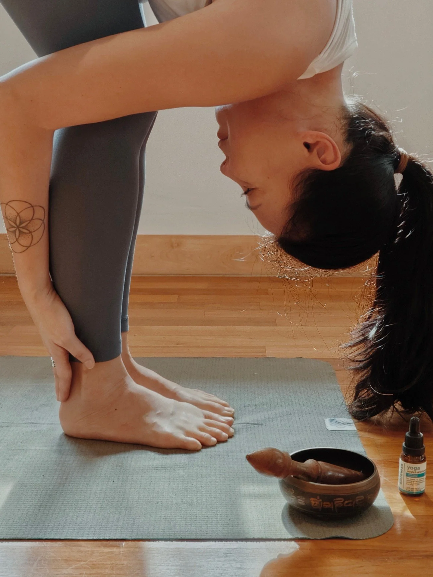 Tune inwards, practice mindfully ✨

Today we're sharing with you the seven attitudes of mindfulness, as popularized by Jon Kabat-Zinn:

✨ Non-judging
✨ Patience
✨ Beginner's mind
✨ Trust
✨ Non-striving
✨ Acceptance
✨ Letting go

These attitudes are c