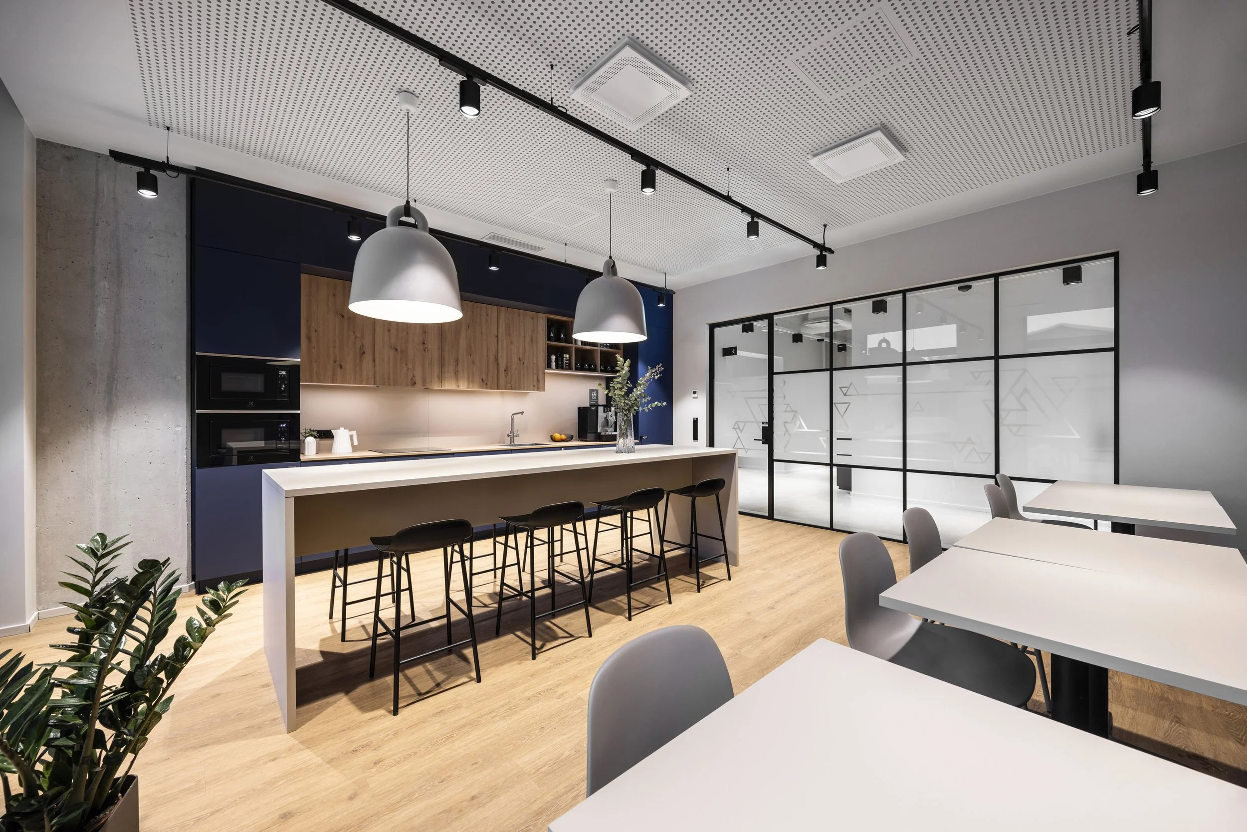 bespoke_office_furniture_holzmaier_dc04.jpg