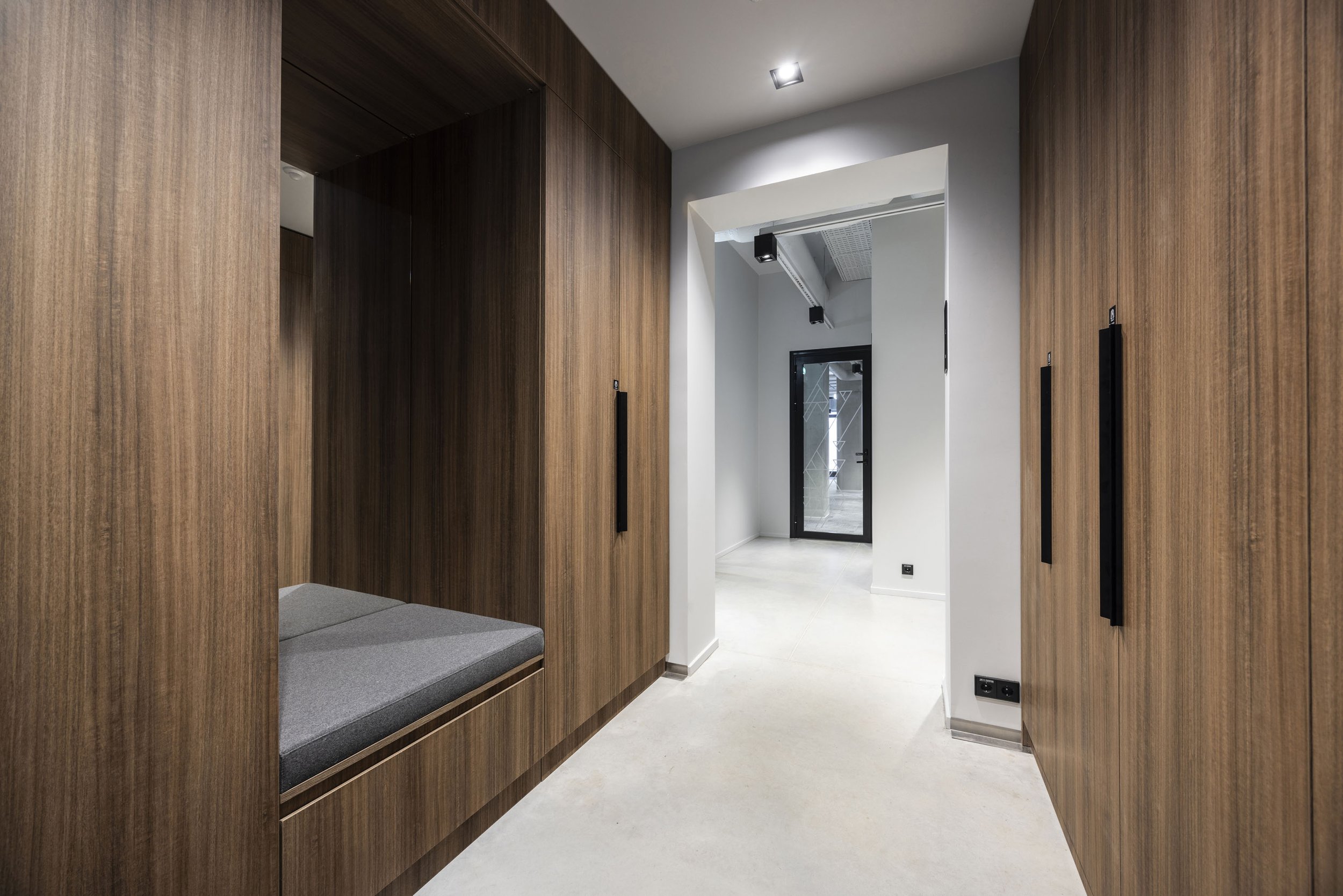 bespoke_office_furniture_holzmaier_dc02.jpg