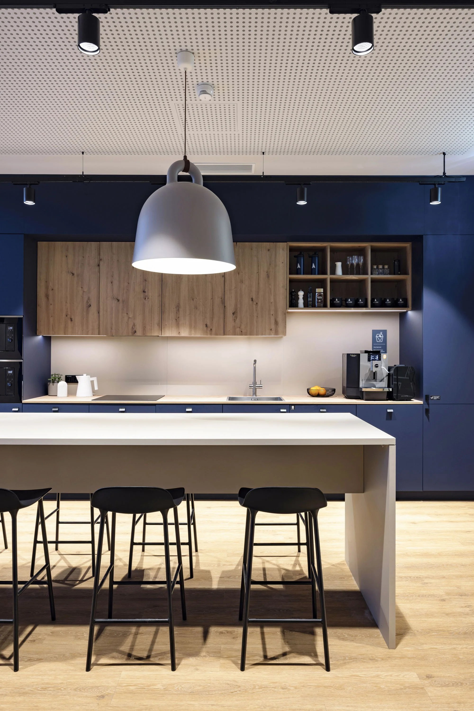bespoke_office_furniture_holzmaier_dc05.jpg