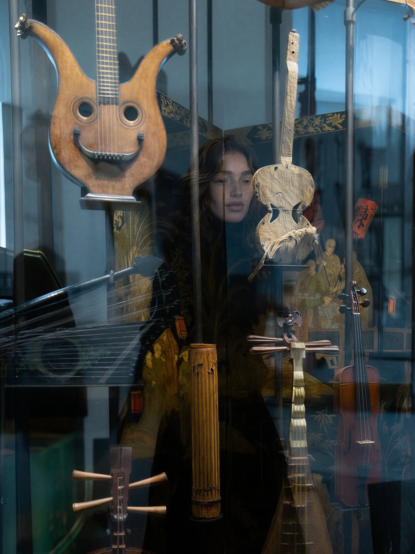 Not trying to time travel.
It just keeps happening. 🕰️🎹

 #museumsofthevoid #quietflex #oldthingsclub #accidentallyaesthetic #mafra #museudamusica #oliviaislivinghigh