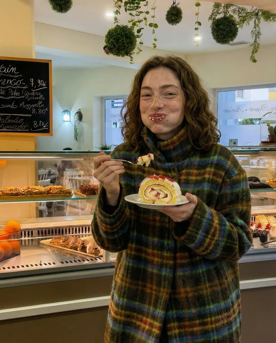 Would pretend to be sophisticated but&hellip; cake happened. 🍰✨
@the_artofpastry 

#theartofpastry #cakefirst #sweetmood