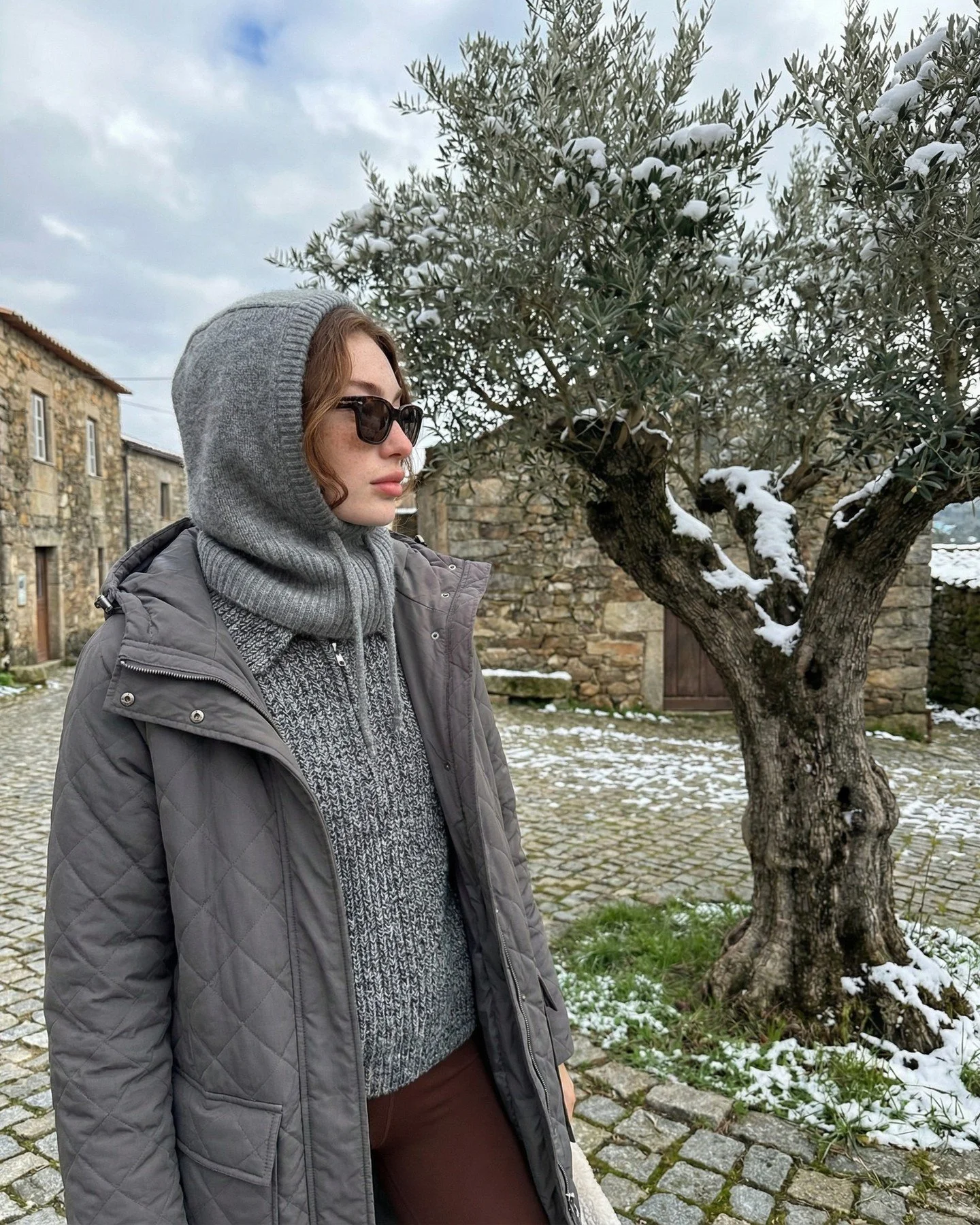 Portugal: &ldquo;SNOW ALERT.&rdquo;
Me: puts on sunglasses. ❄️🕶️

#snowpanic #portugalpls #stillcute #winterbutchill