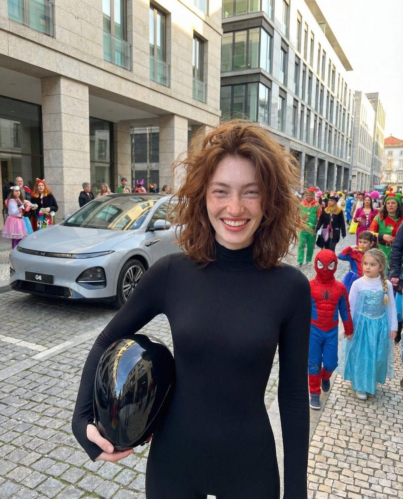 Entre princesas e super-her&oacute;is&hellip; eu fui de IRON (black edition). 🤖⚡️

Between princesses and superheroes&hellip; I went as IRON (black edition). 🤖⚡️

#Carnaval2026 #XPENG #IRON #electricenergy #BlackEdition pub