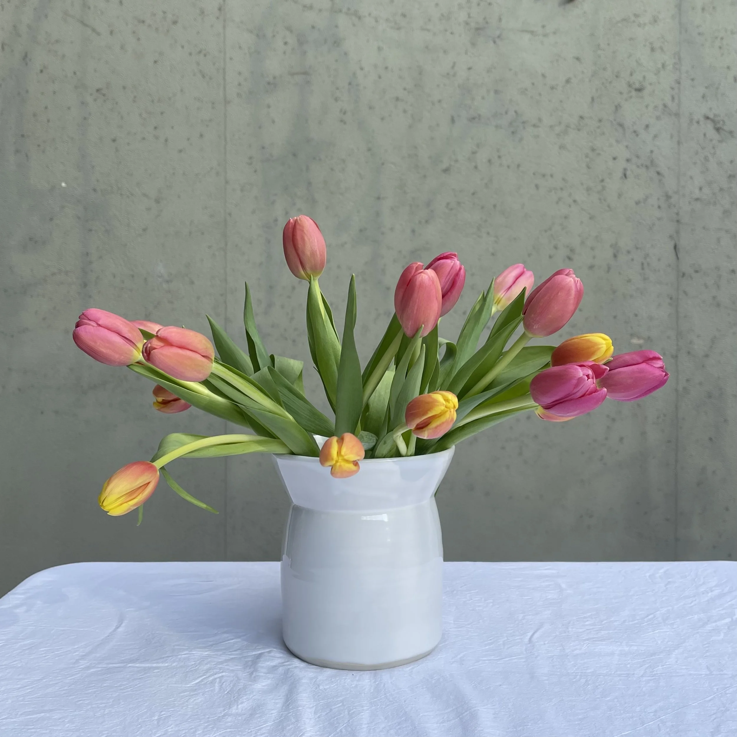 01 milky white - vase