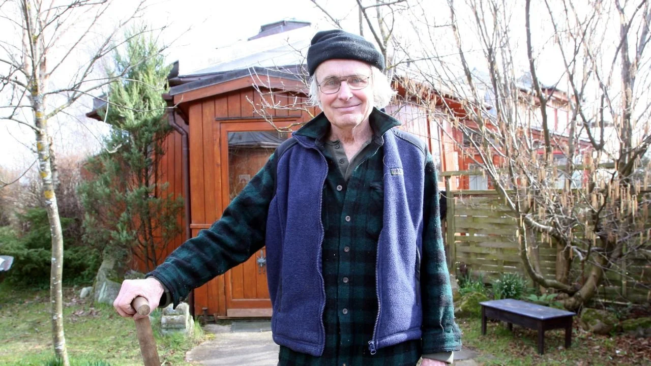 FindhornFoundation-craig-gibsone-outside-whisky-barrel-house resized.jpg