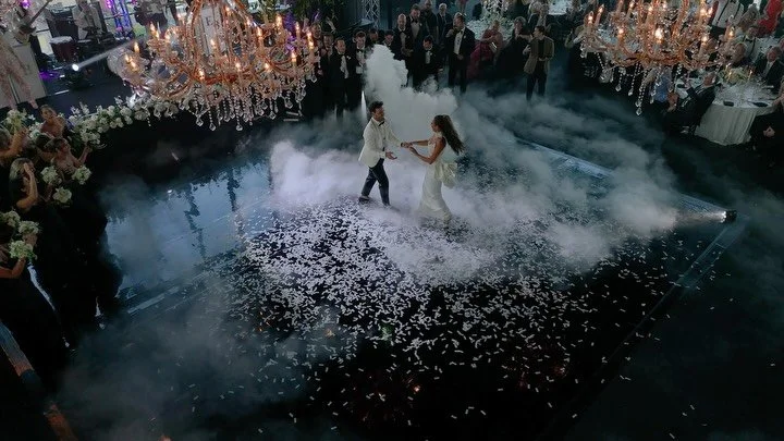 A first dance this incredible deserves a view just as iconic👏🏼🤯 Forever droning first dance from here on out 🤫🤭 
-
#epicweddings #luxuryweddingphotographer #destinationweddingphotography