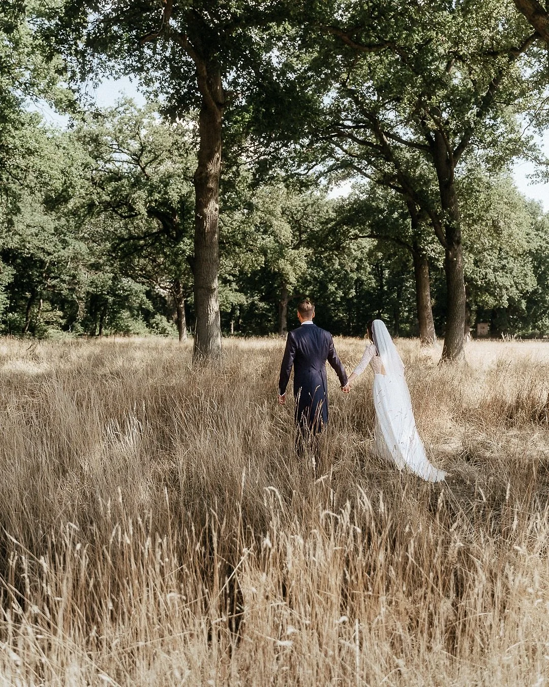 Der Sommer ist offiziell vorbei &mdash; wir freuen uns auf alle Herbst und Winterhochzeiten 🍁 🍂✨

#momentsoverposes #antichlichewedding #hochzeitsfotograﬁe #heirateninnrw #hochzeitsreportage