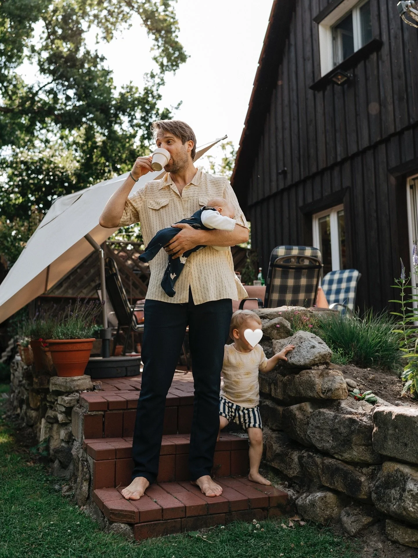 Fotos, die sich nach euch anf&uuml;hlen &gt;&gt;&gt;

Wir lieben Familienfotos, aber bitte nicht zu gestellt. Statt im Studio vor einer wei&szlig;en Wand, kommen wir lieber zu euch nach Hause. Statt euch in Posen zu quetschen, die ihr nicht f&uuml;hl
