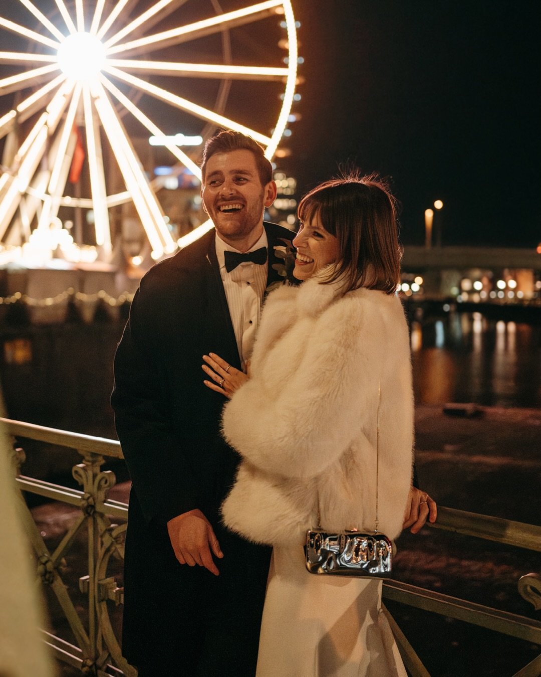 winter weddings 🎄

Weihnachten steht vor der T&uuml;r, alles wird ruhiger und gem&uuml;tlicher. Die Weihnachtsm&auml;rkte &ouml;ffnen, und &uuml;berall liegt der Duft von gebrannten Mandeln und anderen Leckereien in der Luft.
 Diese Zeit hat ihren g