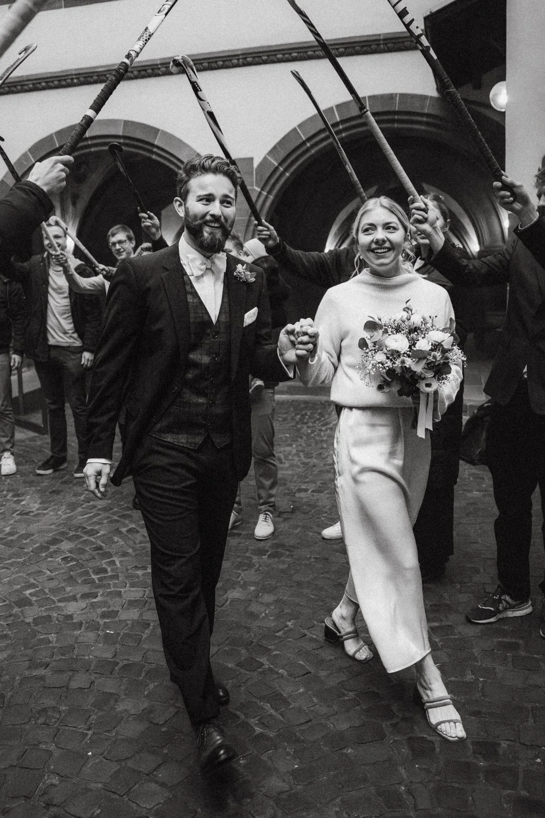 Authentische und moderne Hochzeitsfotografie aus Düsseldorf. Buchbar in NRW, Deutschland und weltweit. Standesamtliche Hochzeit in Freiburg.