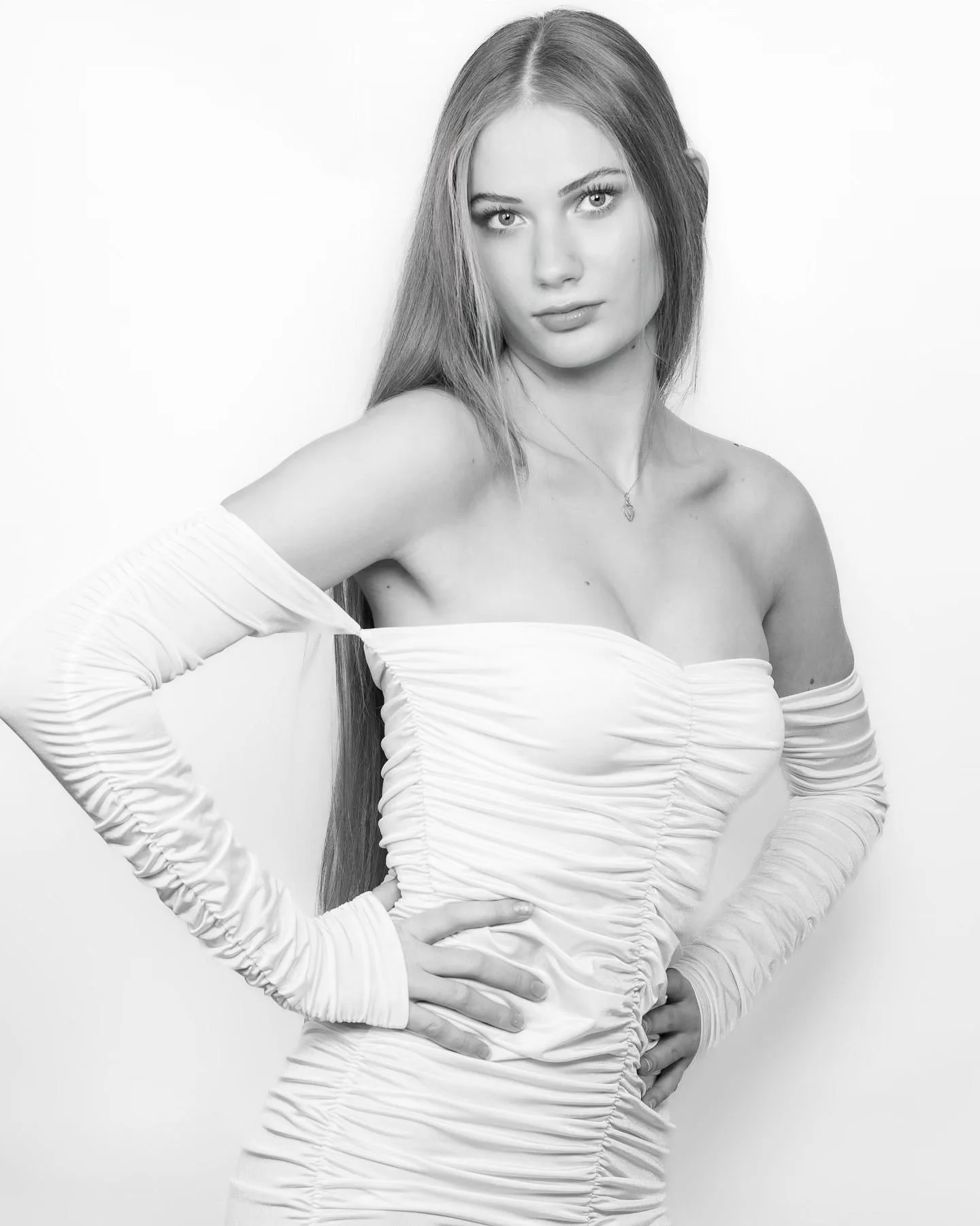 💃Model: @olaaczarnecka 🇵🇱🏴󠁧󠁢󠁳󠁣󠁴󠁿
 📸Photographer: @jhony_hpozo

#photography #portraitphotography #photographer #portrait #sony #sonyalpha #sonya7riv #dundeecityofdiscovery #dundeephotography
#dundeephotographer #fashionphotography