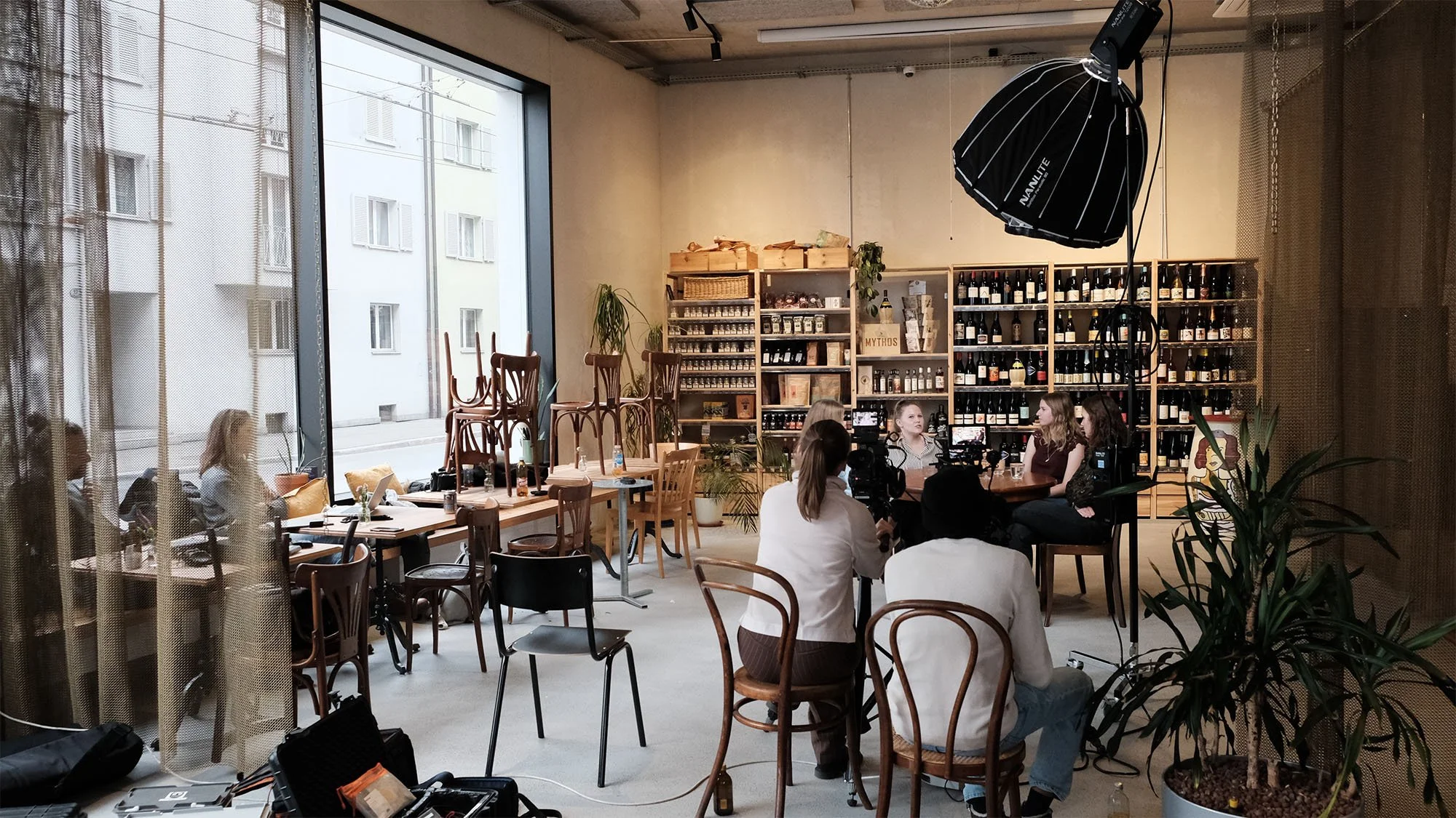 10 JAHRE. 5 FRAUEN. EIN GEMEINSAMER WEG INS ERWACHSENENLEBEN.