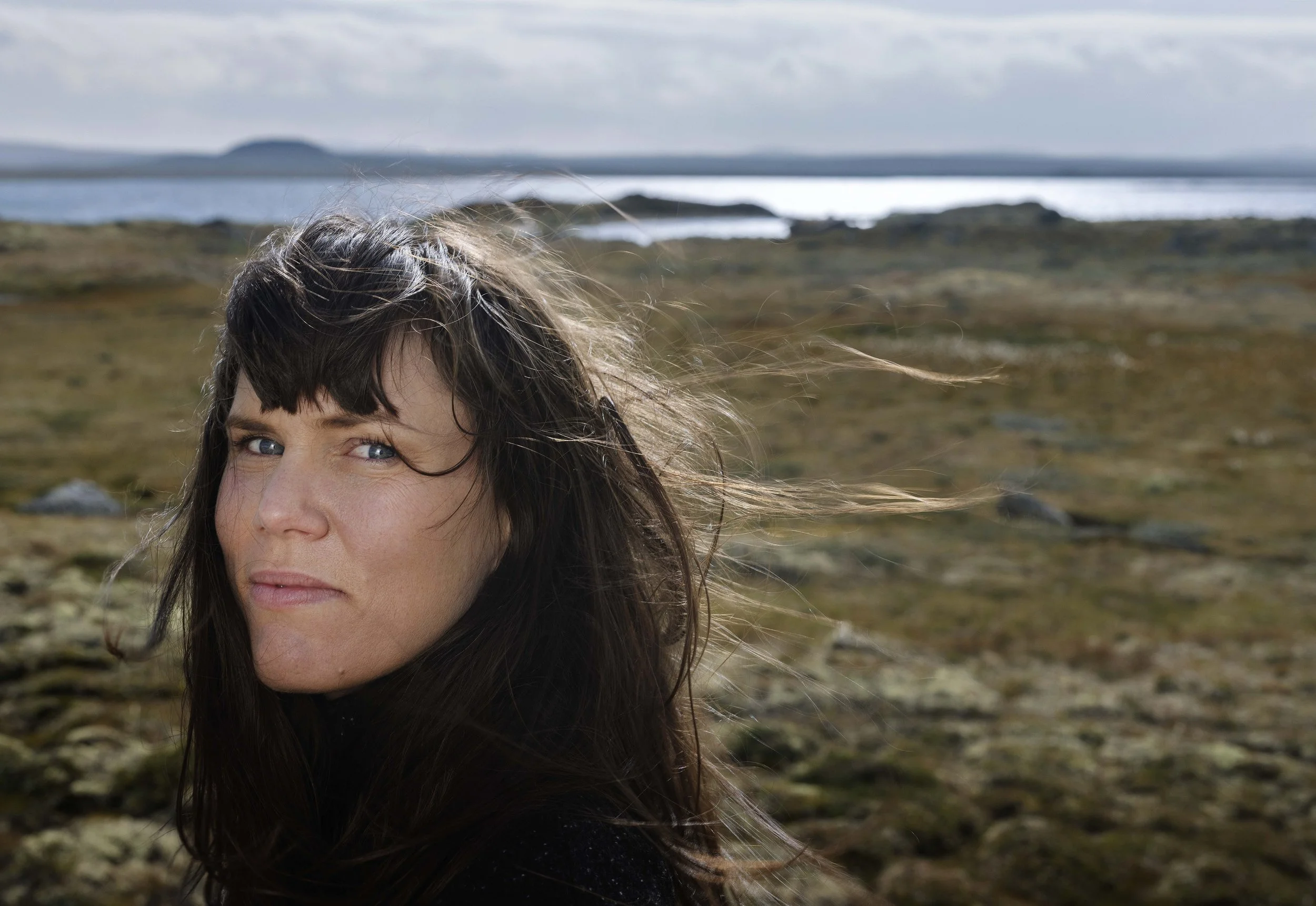 nærbilde av kvinne i naturlandskap