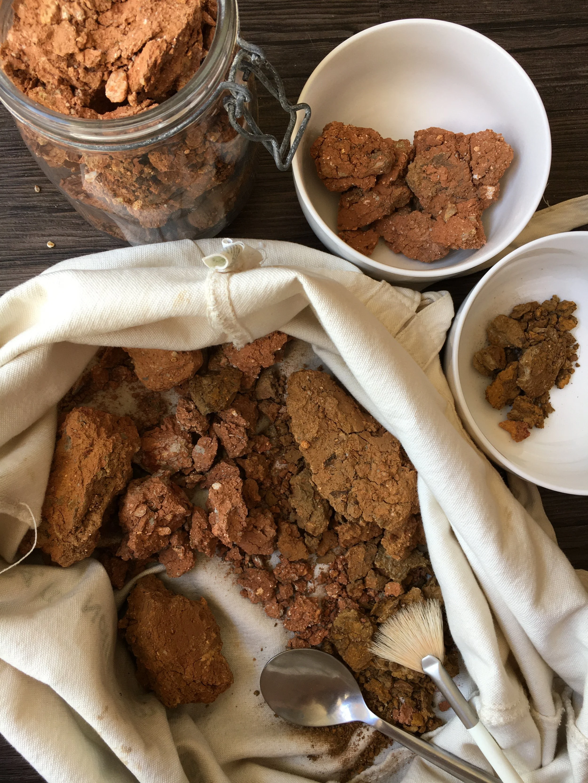 raw-clay-chunks-for-pigment-preparation.jpg