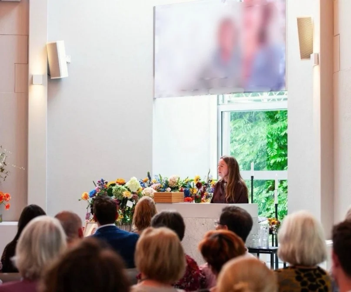 Sara in de aula van Crematorium Zaanstad in Zaandam