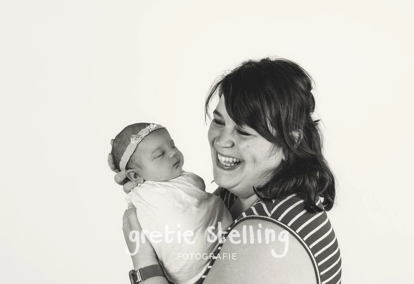 Lekker genieten van de newborn shoot en elkaar.⁠
⁠&bull;⁠
#gretiestellingfotografie #gretiestelling #babyfoto #kerstshoot #babyfotografie #newbornshoot #newbornfotografie #paasminishoot #studiofotografie #newbornphotography #babyfotosessie #newbornba