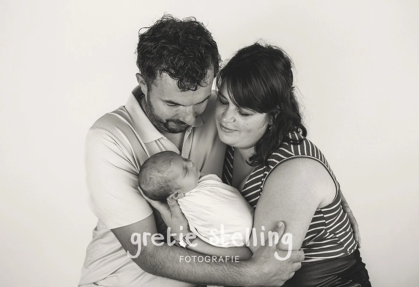 Lekker genieten van je kleintje met tijdloze beelden. ⁠
Elke newborn serie bevat zowel kleuren als zwart/wit beelden. ⁠
⁠
⁠
⁠
⁠&bull;⁠
#gretiestellingfotografie #gretiestelling #babyfoto #kerstshoot #fotgraafhoorn #newbornshoot #newbornfotografie #pa