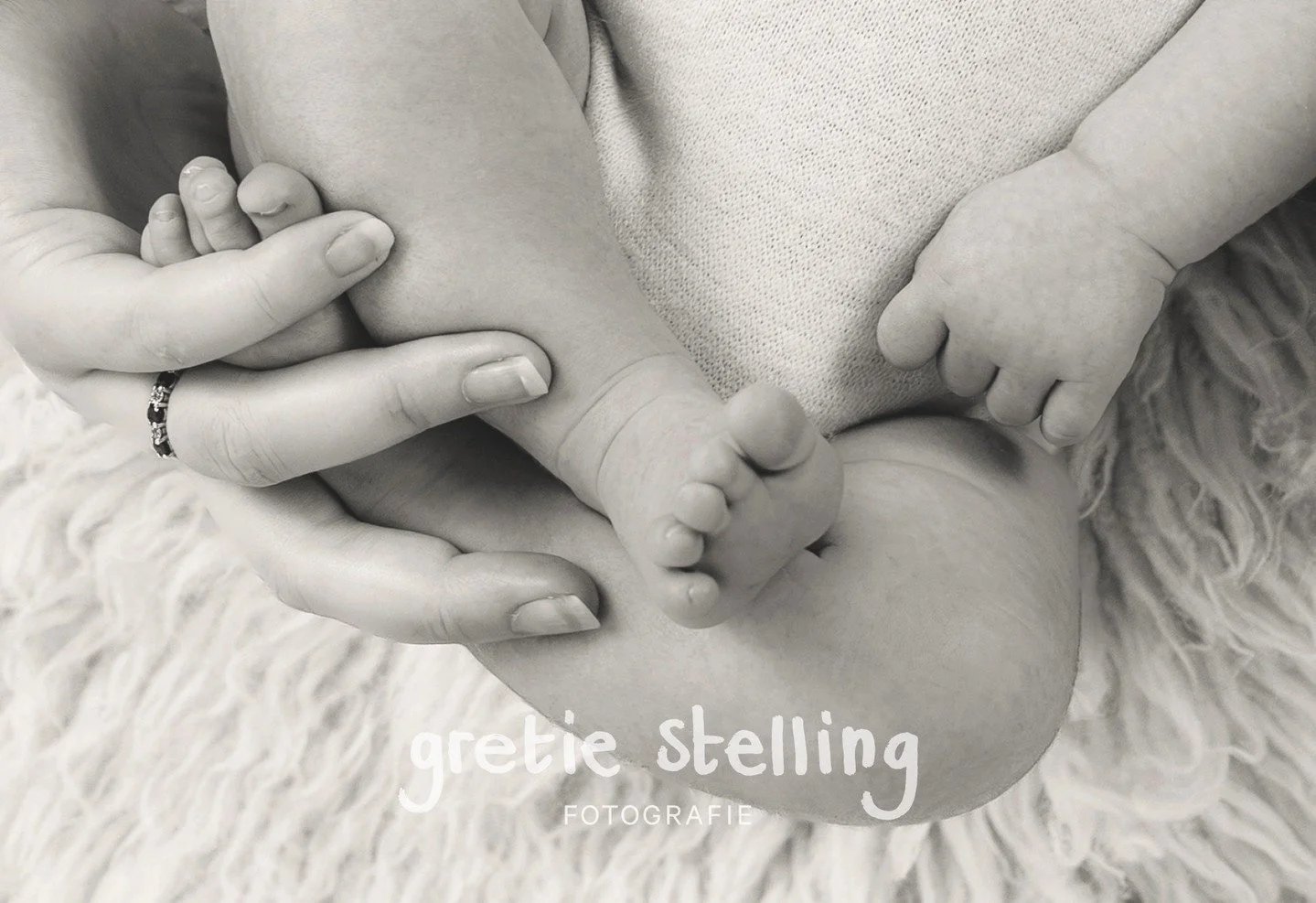 Tijdens de fotoshoot cre&euml;er ik met rust en vertrouwen een gezellige positieve sfeer. Dan komen de mooie foto's vanzelf⁠
⁠&bull;⁠
#gretiestellingfotografie #gretiestelling #babyfoto #kerstshoot #babyfotografie #newbornshoot #newbornfotografie #pa