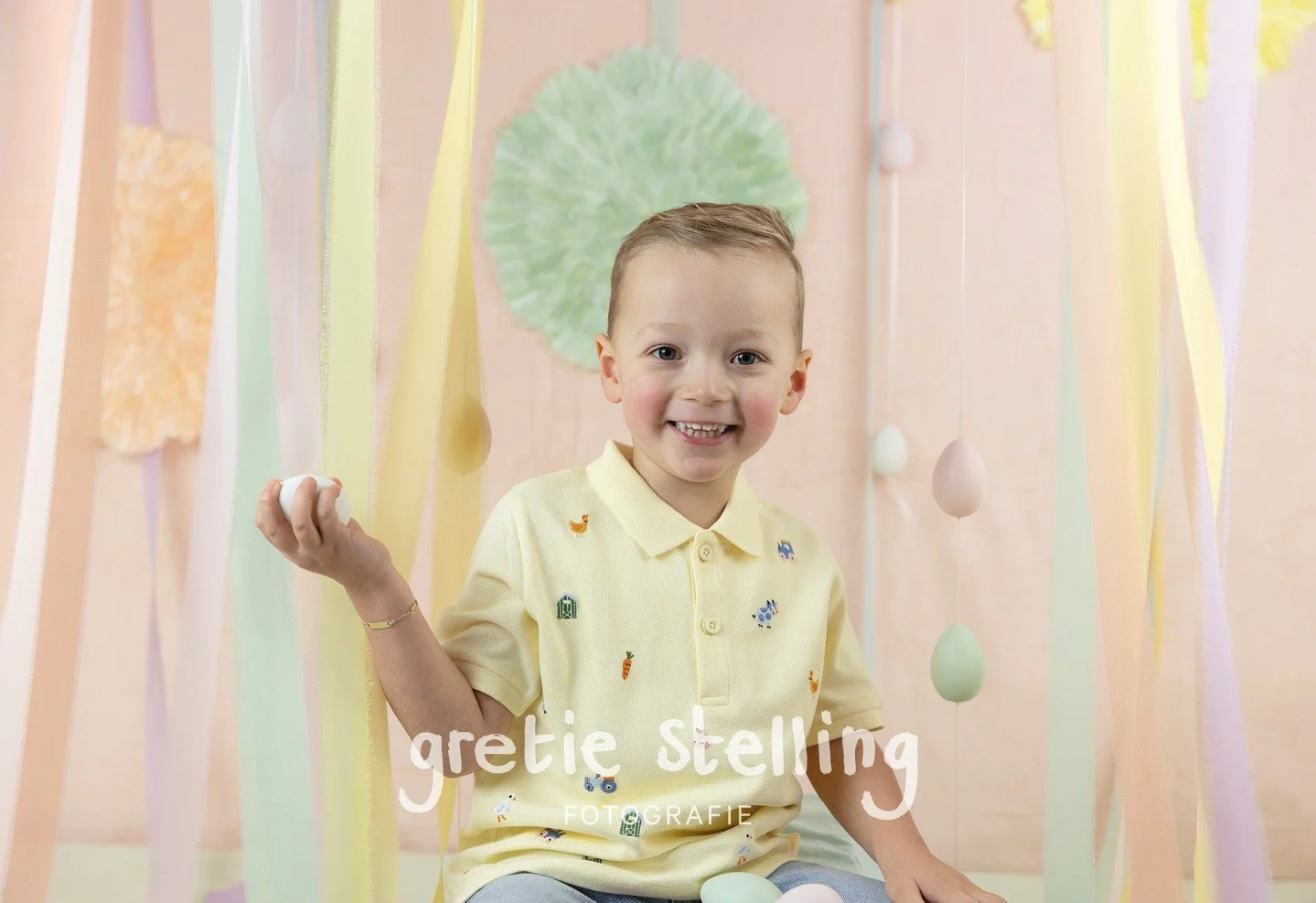 Ja hoor, Daan heeft de eerste eitjes al gevonden.⁠
⁠
⁠
⁠&bull;⁠
#gretiestellingfotografie #gretiestelling #babyfoto #kerstshoot #babyfotografie #newbornshoot #newbornfotografie #paasminishoot #studiofotografie #newbornphotography #babyfotosessie #new