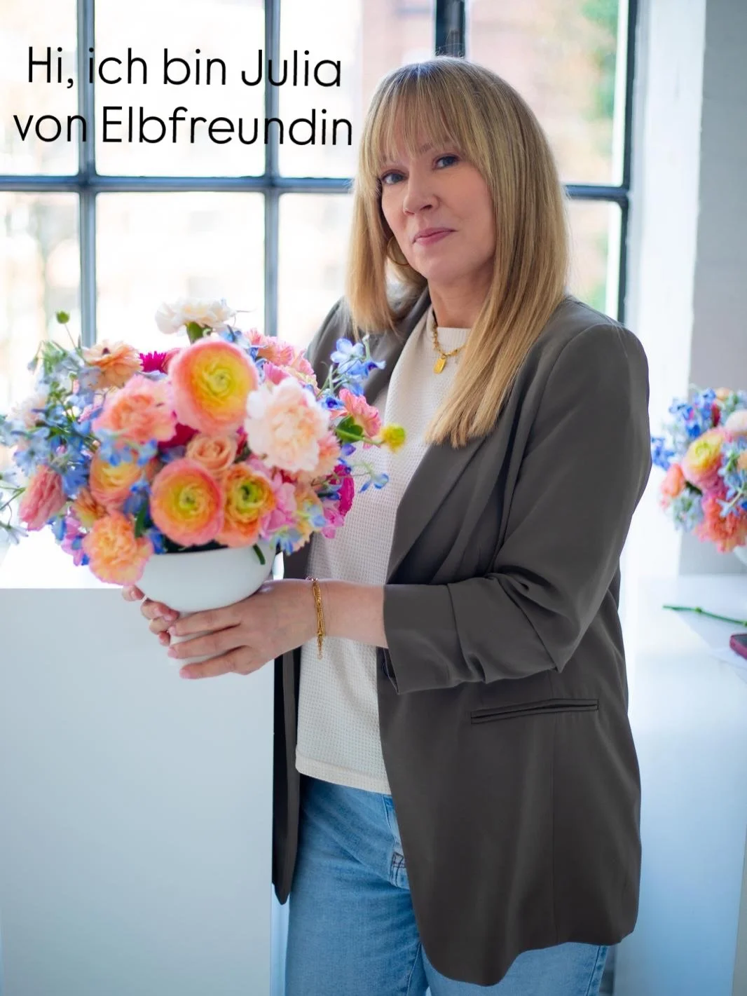 Hi 🫶🏻🌸 
Ich bin Julia, die Gr&uuml;nderin von Elbfreundin. 

Wir sind ein kleines Small Business aus Hamburg Gross Borstel und wir haben uns auf Hochzeits-und Eventfloristik spezialisiert. 
Bei uns bekommst du liebevolle Werkst&uuml;cke f&uuml;r d