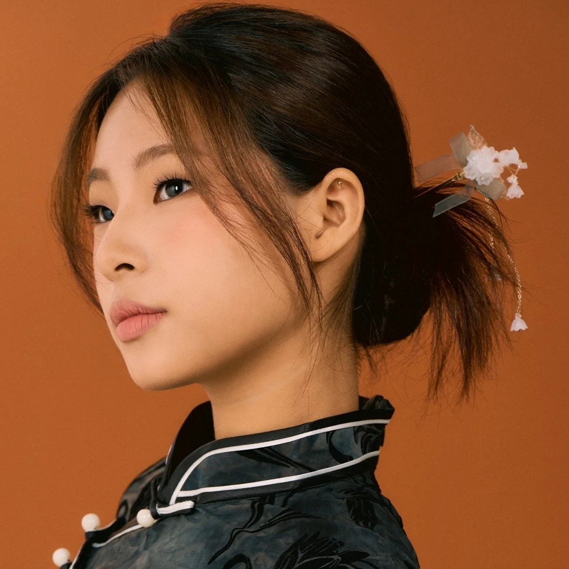 A modern oriental look, enhancing mono eyelids with soft definition and luminous skin &mdash; a perfect match for brides choosing a cheongsam or kua on their big day.

📸 @naheuy 
👩🏻 @kellyyseow / @now_model_management 
💄@zoamakeup 

#zoamakeup #m