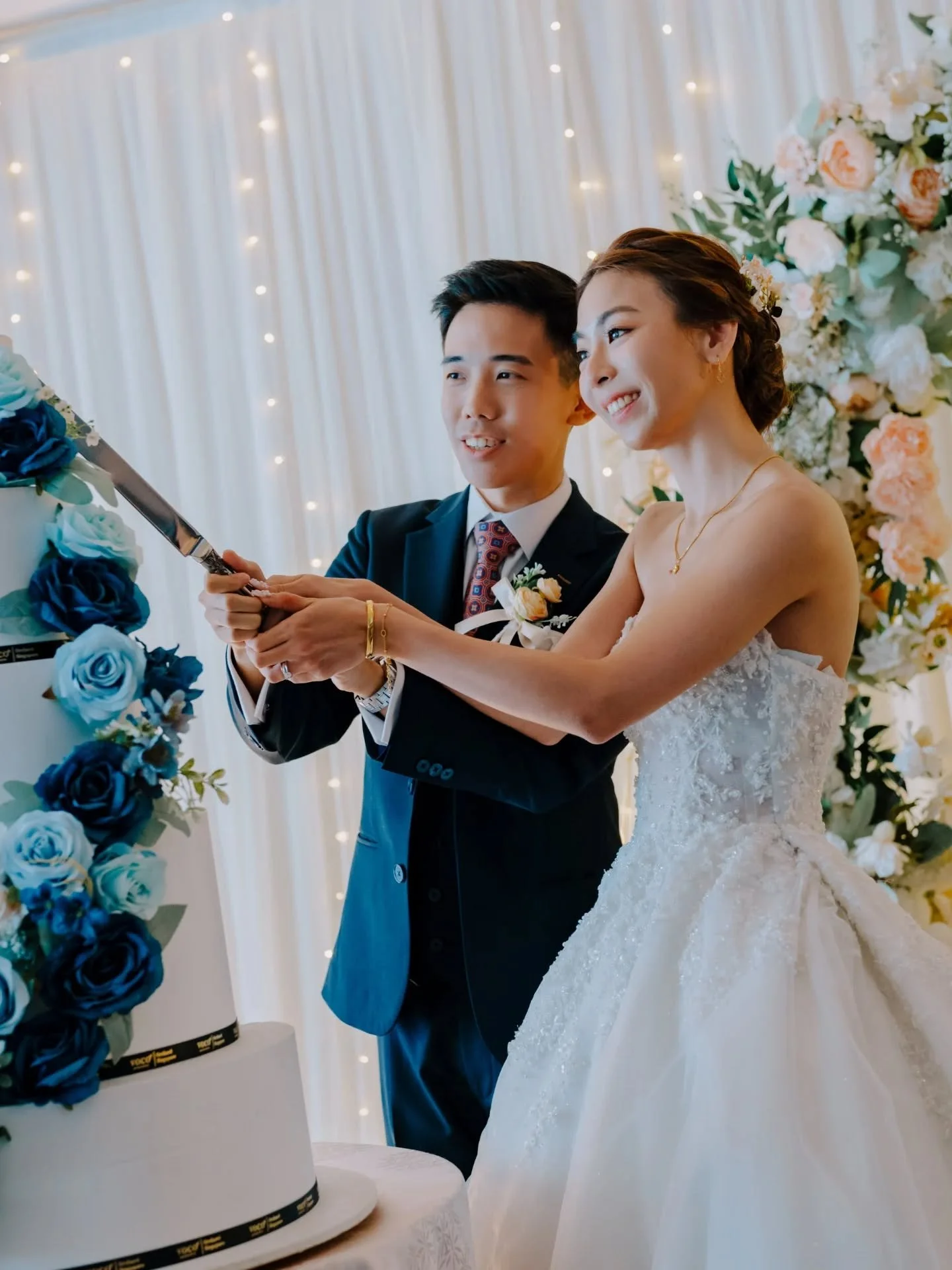 Fresh base, subtle definition. Bride JY's features enhanced for her special day with our Korean peachy makeover. Paired together with clean natural makeover &amp; hairstyling for Groom.

📸: @by__annopano

#makeupartist #singaporebrides #zoamakeup #b