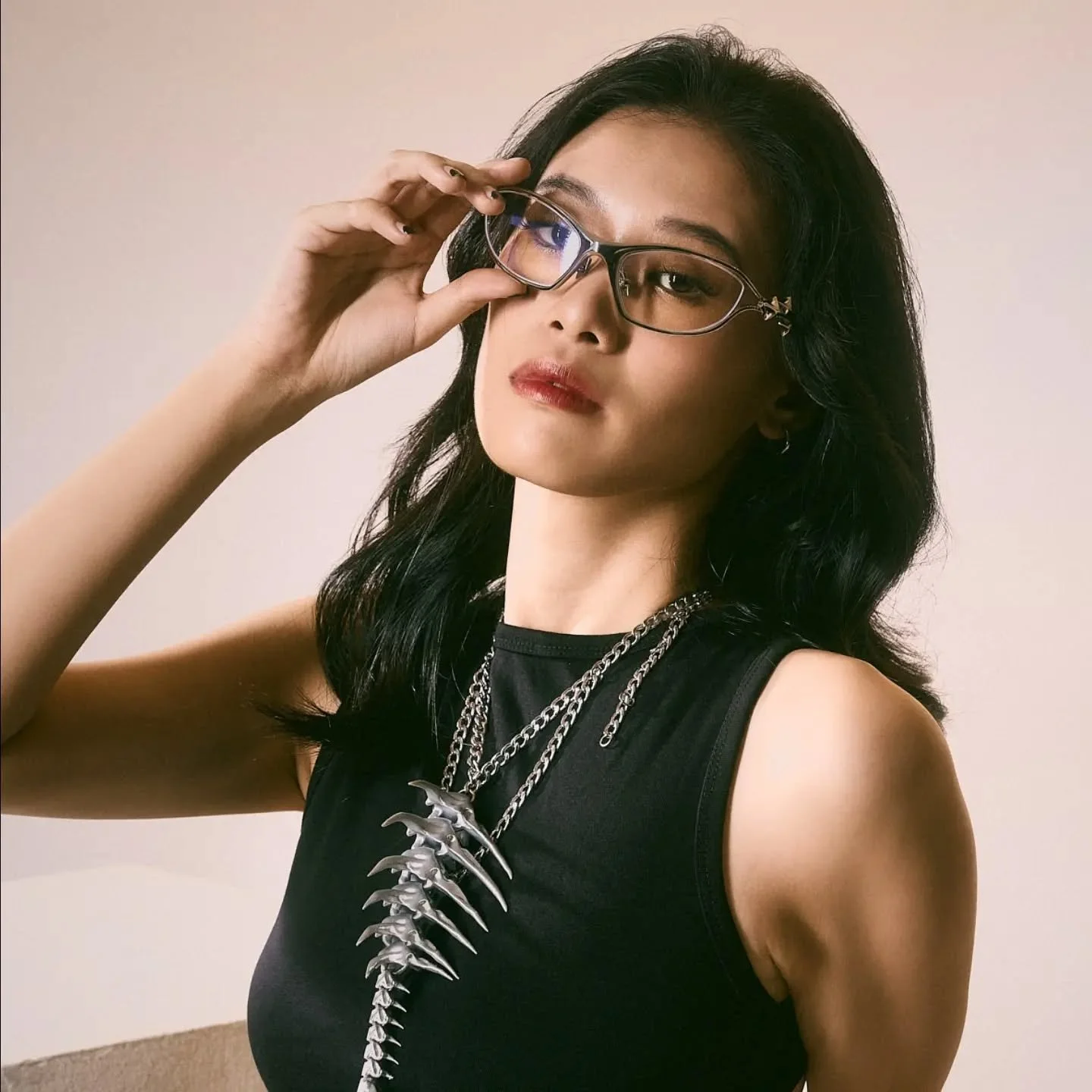 Edgy. Dark. Glam. &spades;️

Featuring soft smokey eyes paired with brownish red lips on @maegzter

📸 @naheuy 
👩🏻 @maegzter
💄@zoamakeup 

makeupartist #singaporebrides #zoamakeup #bridalmakeup #sgmua