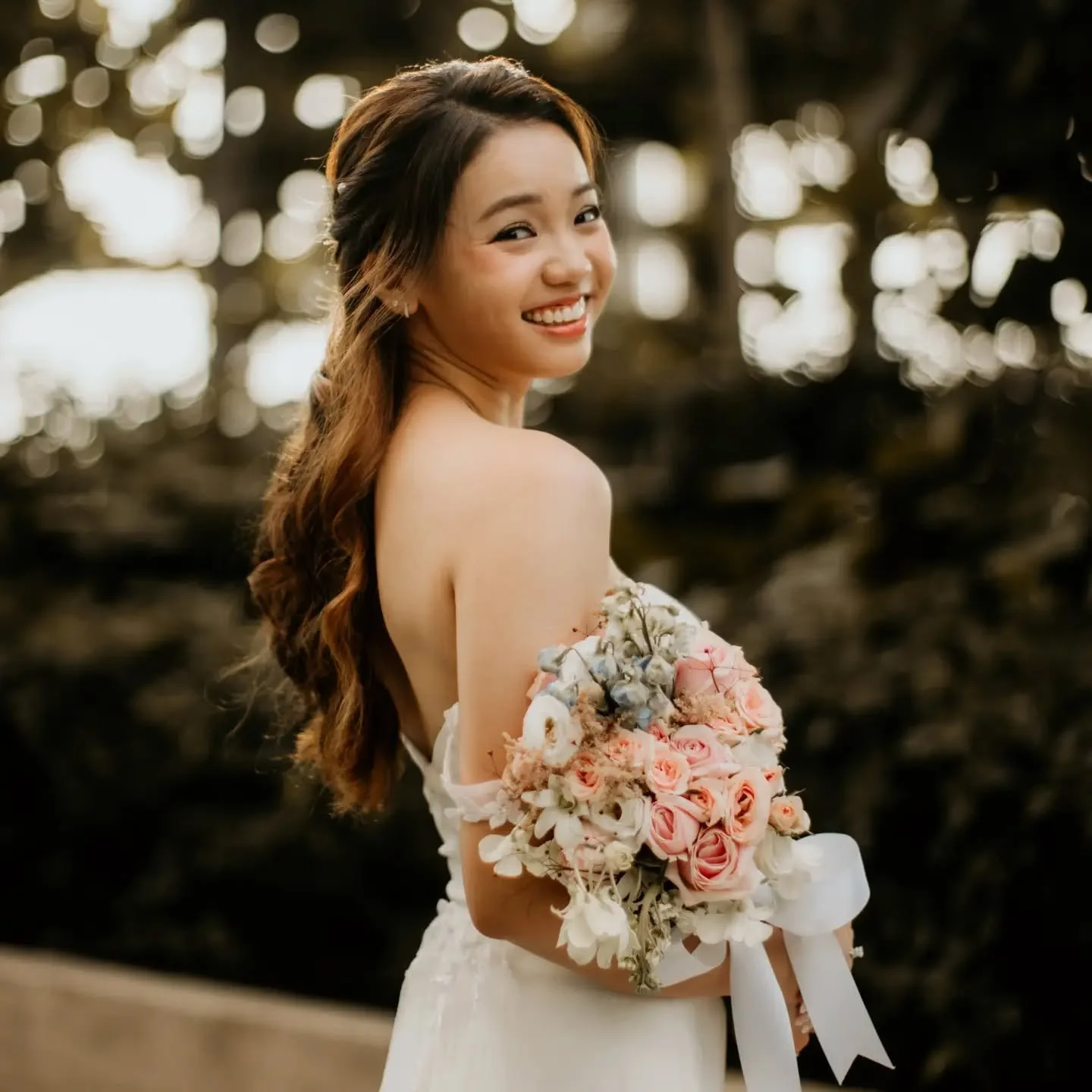 Subtle, romantic, and made to last through your special day ✨ 

Featuring gorgeous Bride @_wenxinnnnn 👰🏻&zwj;♀️

Photos by @rebecca_bridelope

#makeupartist #singaporebrides #zoamakeup #bridalmakeup #sgmua