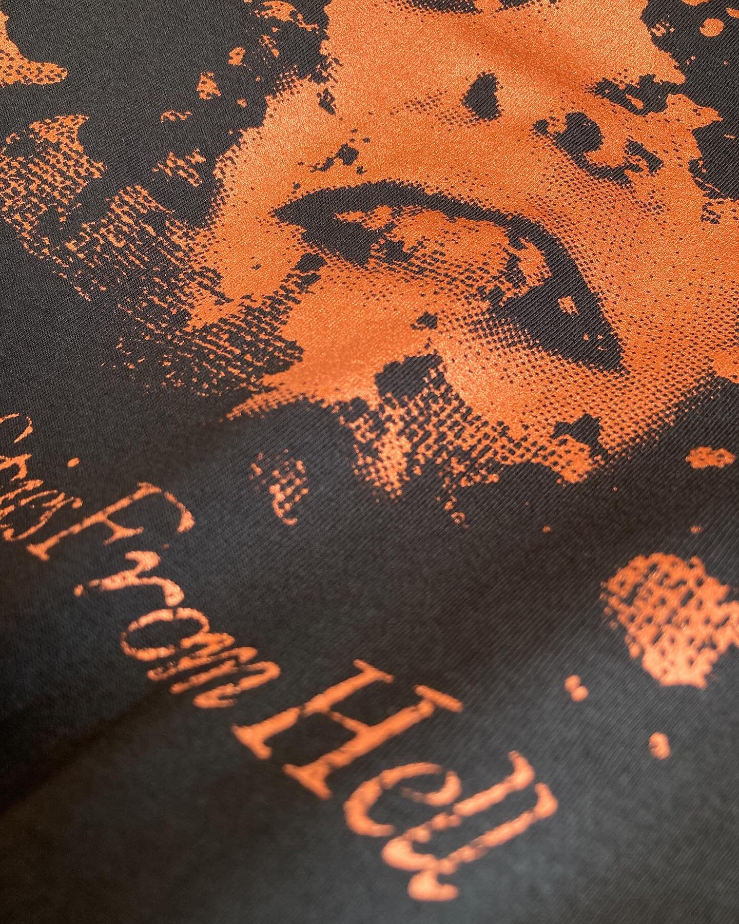 Tees for @fliesarespies 🖤

Metallic copper ink on 100% organic cotton threads.