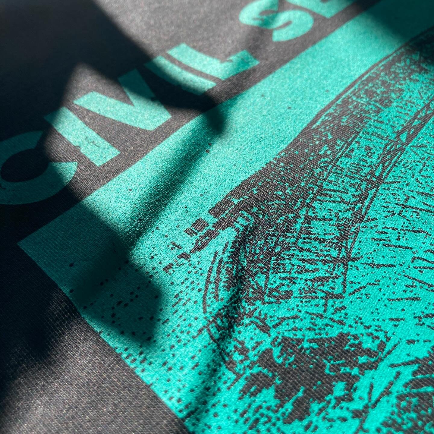 Tees and long sleeves for @civilservicetheband 🖤

Waterbased ink on 100% organic cotton @continentalclothing threads.