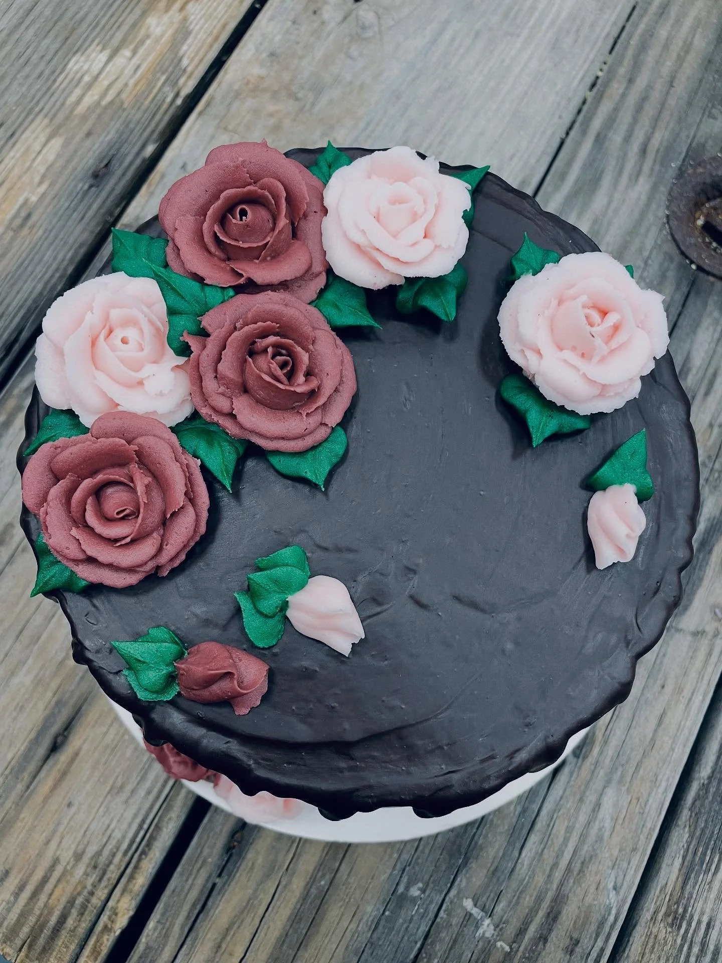🎉 Giveaway! 🎉 Enter to win the cake we&rsquo;ll be teaching you to make on Saturday, February 14! Our cake-decorating classes show you how to frost and decorate like a pro &mdash; no experience needed.
Enter to win this cake: ✅ Like this post ✅ Tag