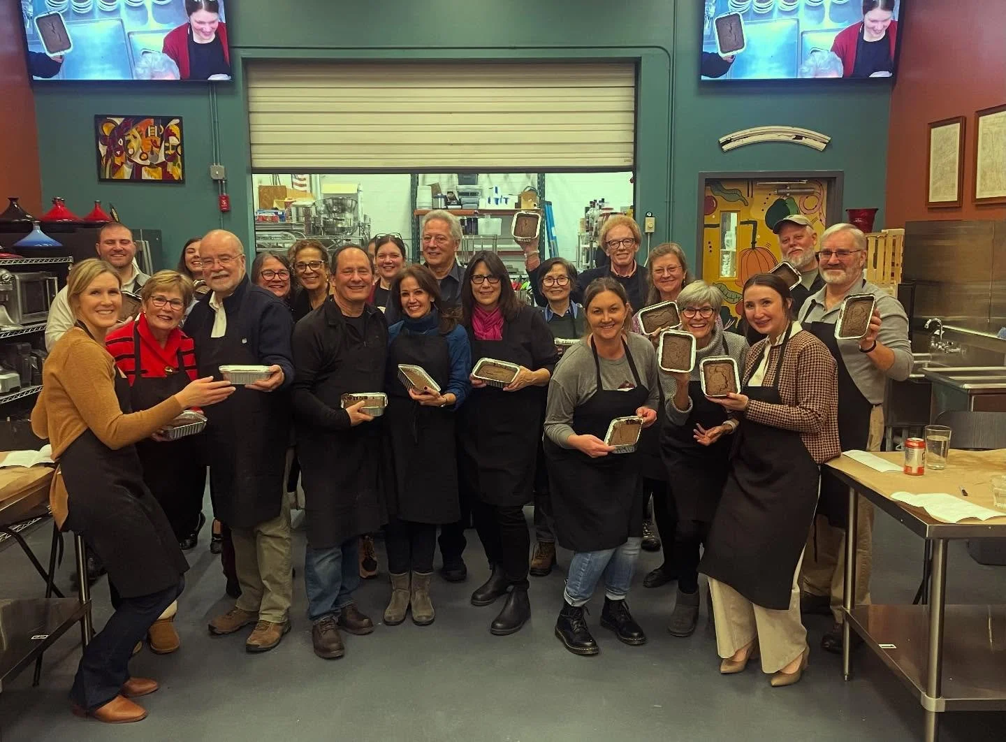 We had an absolute blast on this cold and snowy night making Boozy Baked Goods with this fun group&mdash;and the wine was flowing! ❄️🍷🍰
Huge thanks to Fidelity for treating your customers to a cozy, joy-filled evening at Capital Cooks (and for brav