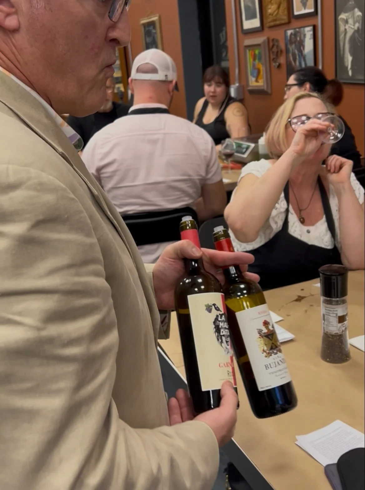 There was plenty of merriment, delicious food and Spanish wines at Corks + Forks this weekend. It was a special Tapas evening, with wine poured by our friend Joe Armstrong from @winebow. 
The last of September classes are coming up(can you believe it
