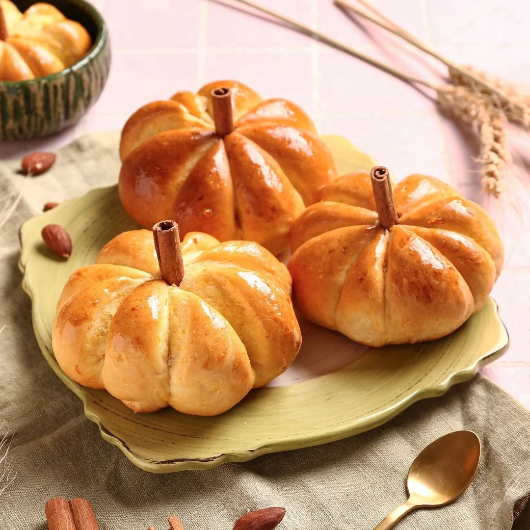 pumpkinshapedbread.jpg