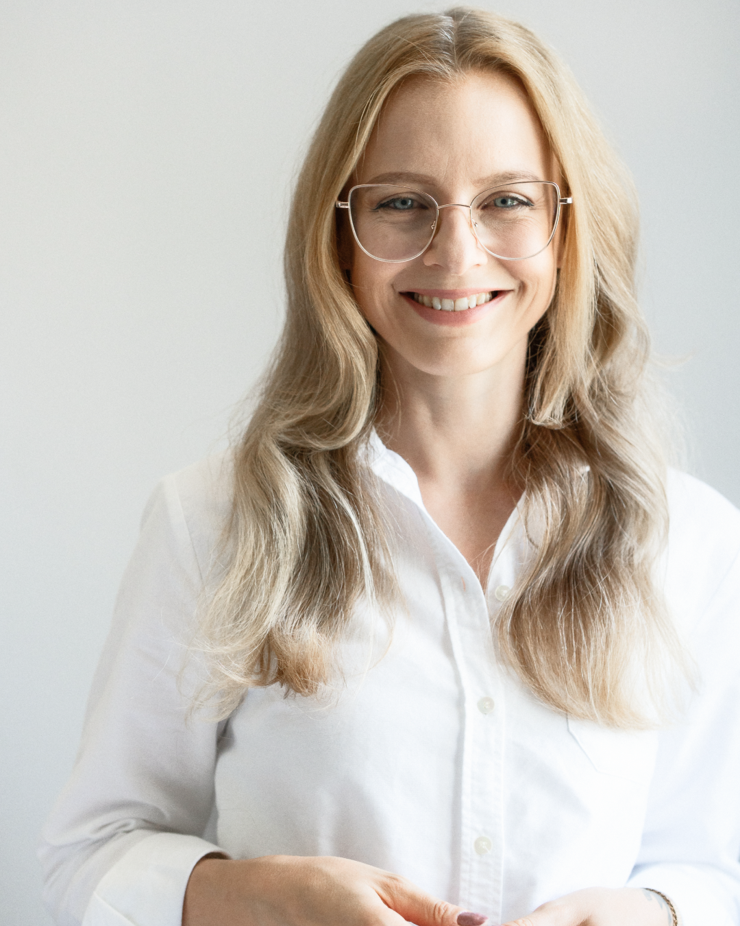 Image of the instructor Dr. Kat smiling into the camera