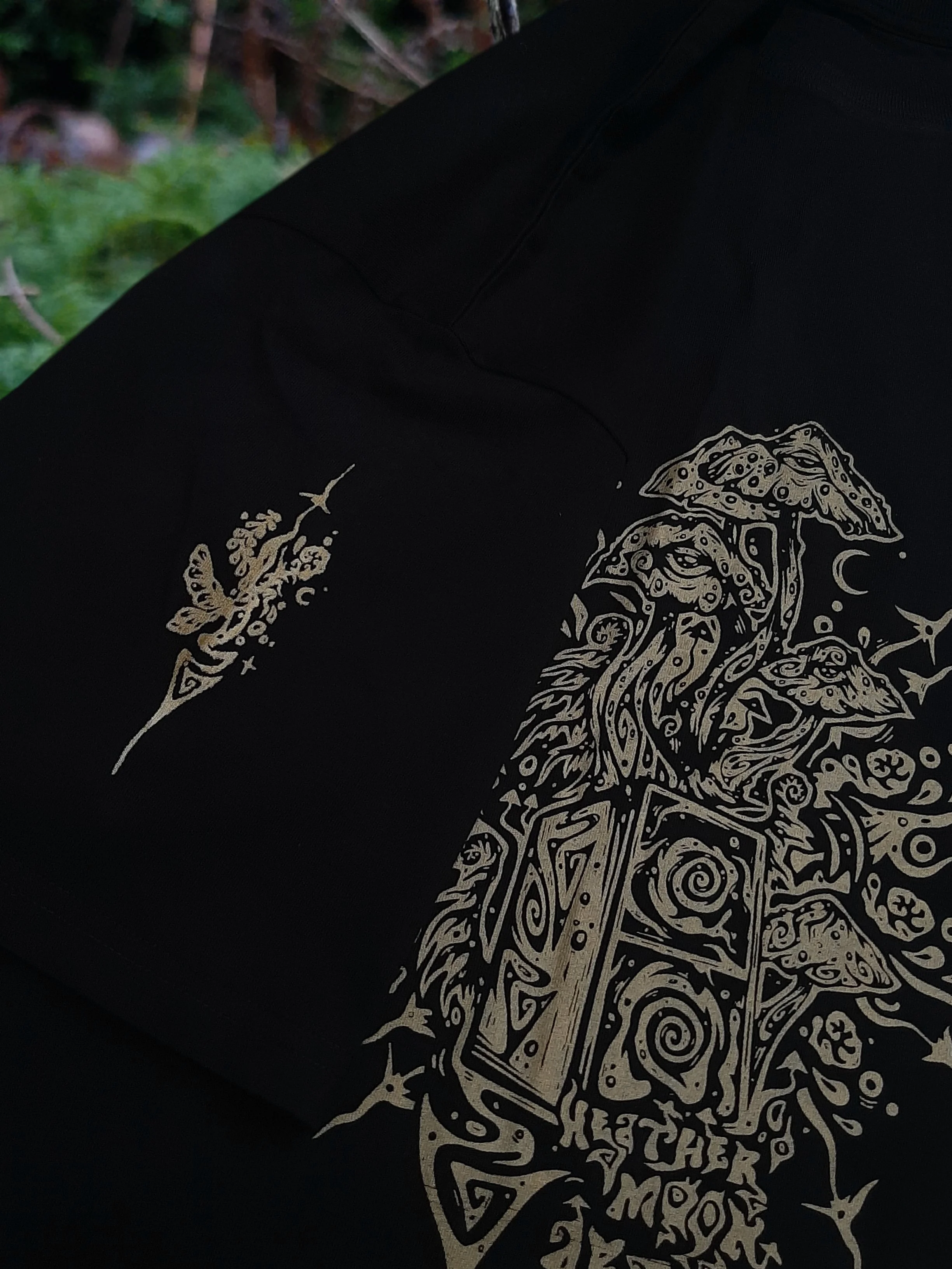 'Hypnotic Shrooms' Black Oversized Fit Boxy Tee Size Medium