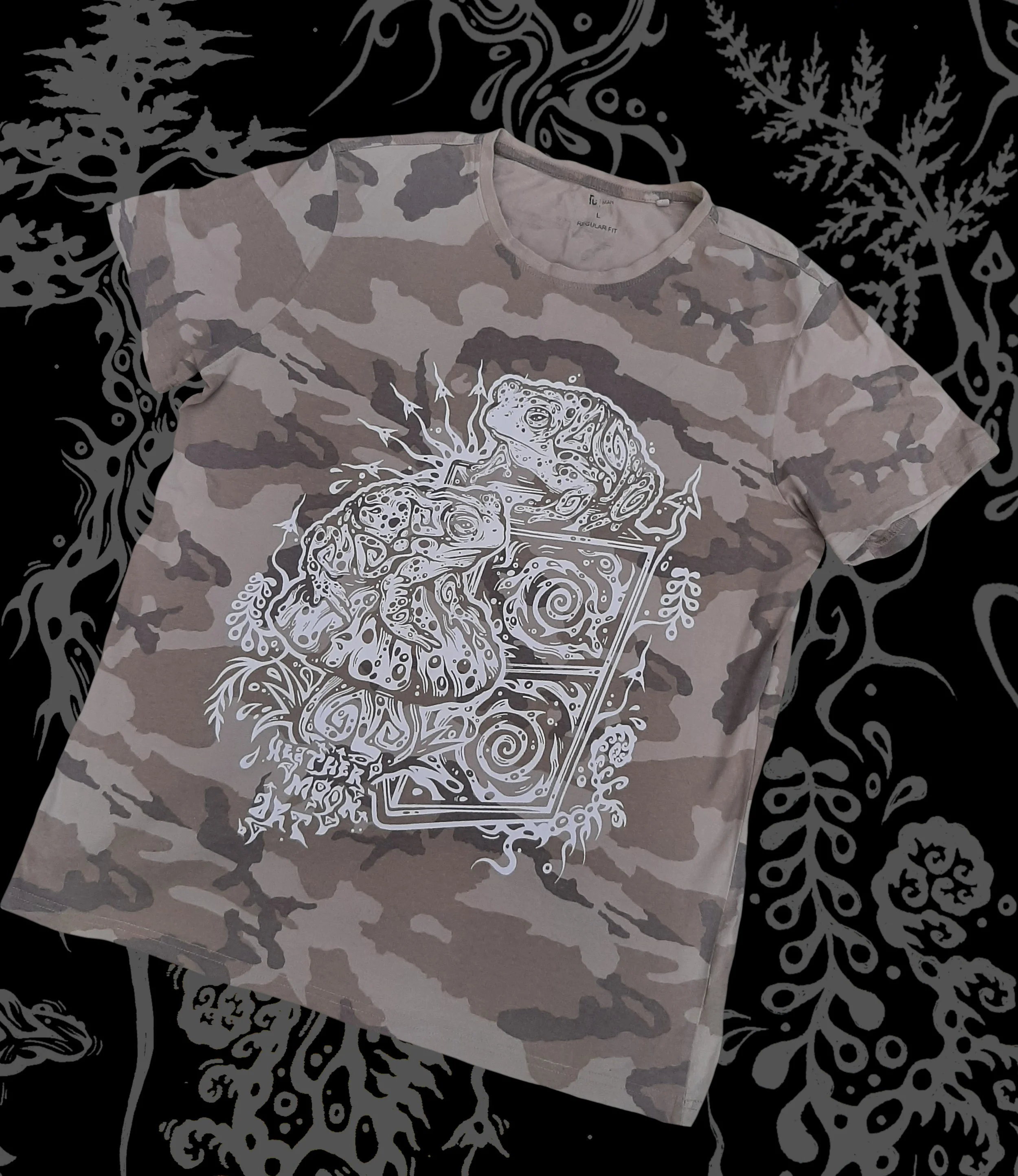 UPCYCLED 'Two Trippy Toads' Camo T Shirt