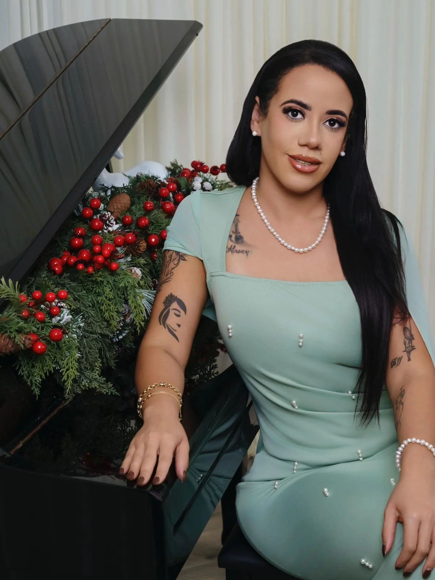 &hearts;️✨ Sparkle Like You Mean It ✨&hearts;️
.
.
.
✔️Christmas Photo Sessions Now Available!

✔️Professional, HD Quality Glam 
For All Photo Packages💄
@glamorous.looks.studio 

✔️TxT To Book 📲 813-426-2229
.
.
.
#TampaPhotography #TampaPhotograph